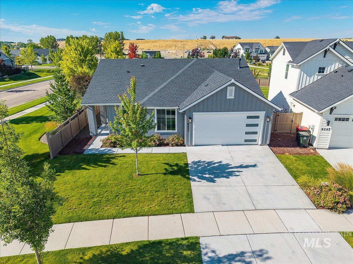 6253 S Hill Farm Way, Meridian, Idaho 83642, 3 Bedrooms, 2 Bathrooms, Residential For Sale, Price $525,000, 98993000