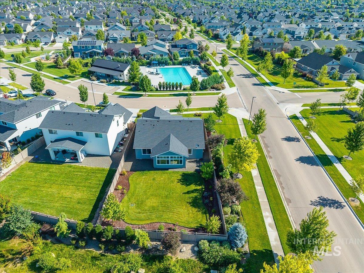 6253 S Hill Farm Way, Meridian, Idaho 83642, 3 Bedrooms, 2 Bathrooms, Residential For Sale, Price $525,000, 98993000