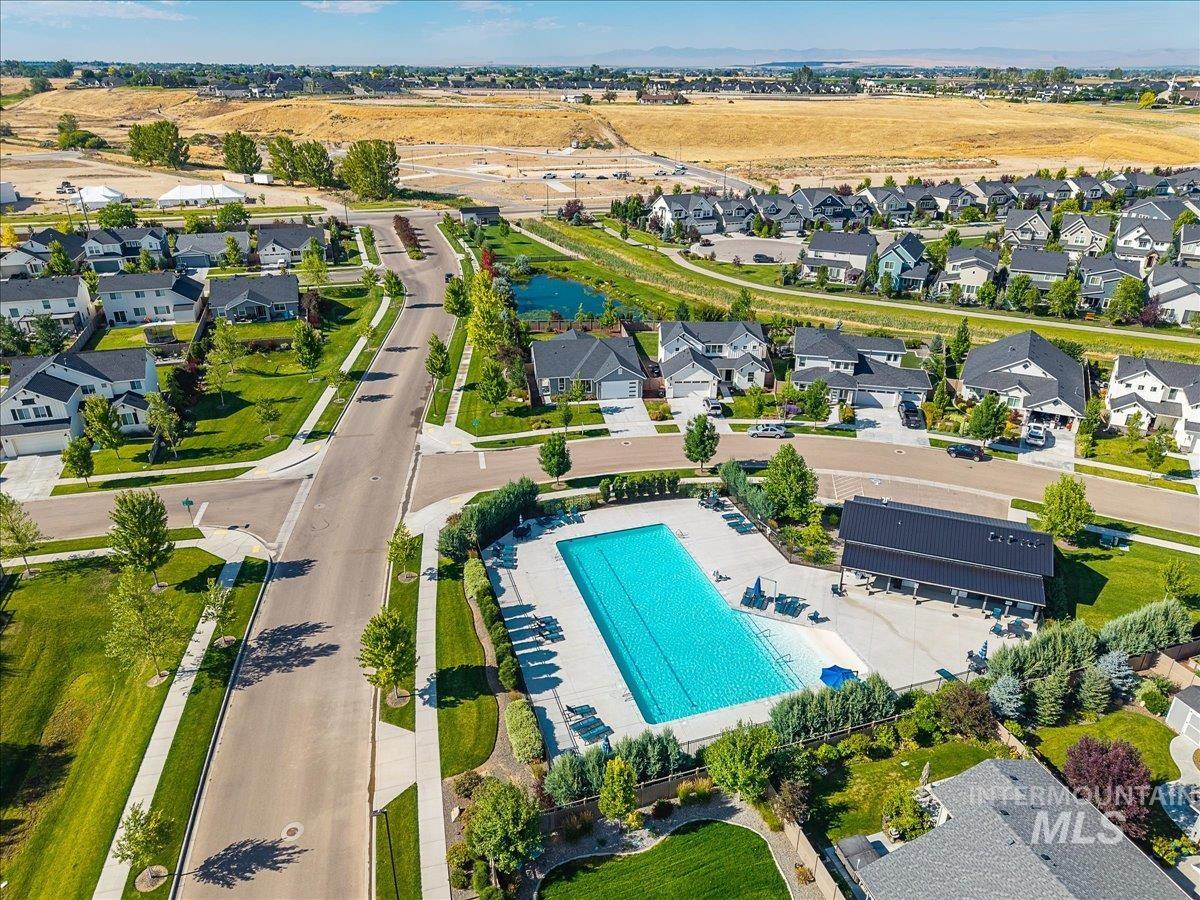 6253 S Hill Farm Way, Meridian, Idaho 83642, 3 Bedrooms, 2 Bathrooms, Residential For Sale, Price $525,000, 98993000