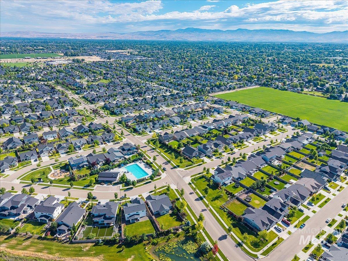 6253 S Hill Farm Way, Meridian, Idaho 83642, 3 Bedrooms, 2 Bathrooms, Residential For Sale, Price $525,000, 98993000