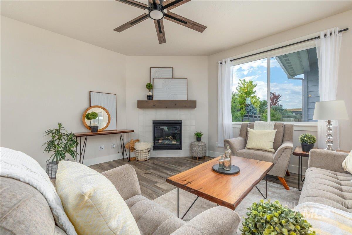 6253 S Hill Farm Way, Meridian, Idaho 83642, 3 Bedrooms, 2 Bathrooms, Residential For Sale, Price $525,000, 98993000