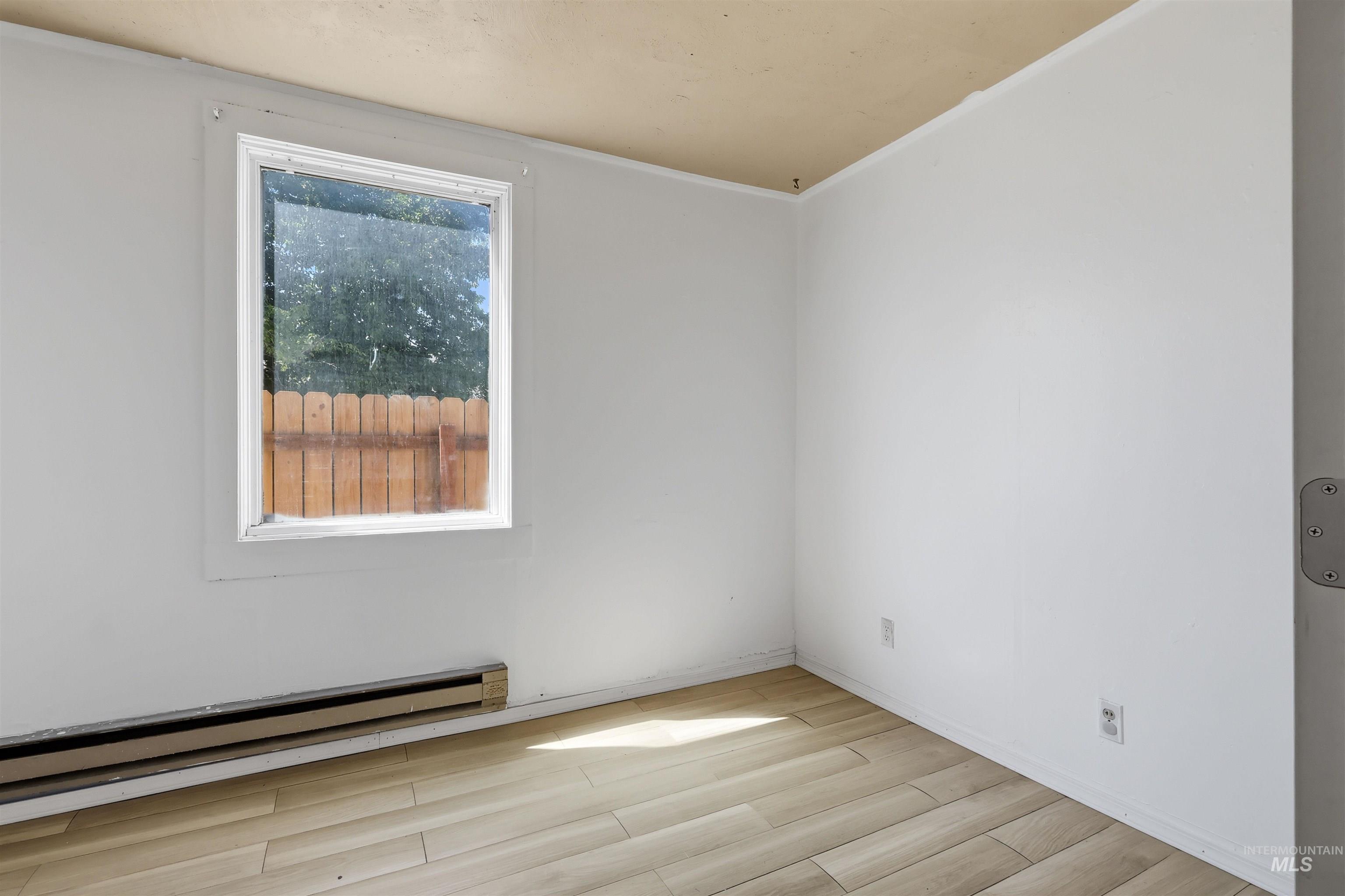 729 California St, Gooding, Idaho 83330, 2 Bedrooms, 1 Bathroom, Residential For Sale, Price $100,000, 98993008