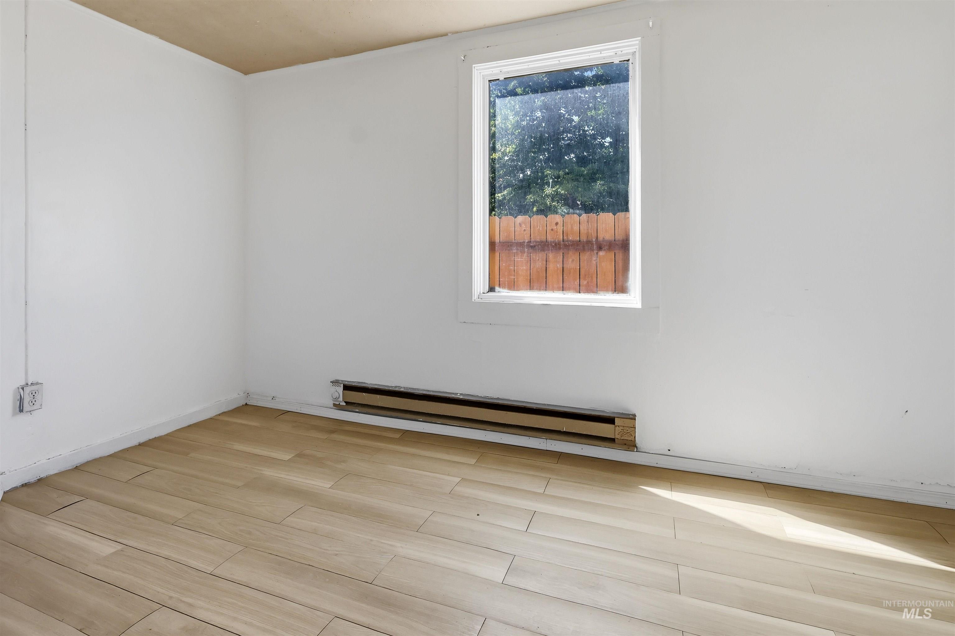 729 California St, Gooding, Idaho 83330, 2 Bedrooms, 1 Bathroom, Residential For Sale, Price $100,000, 98993008