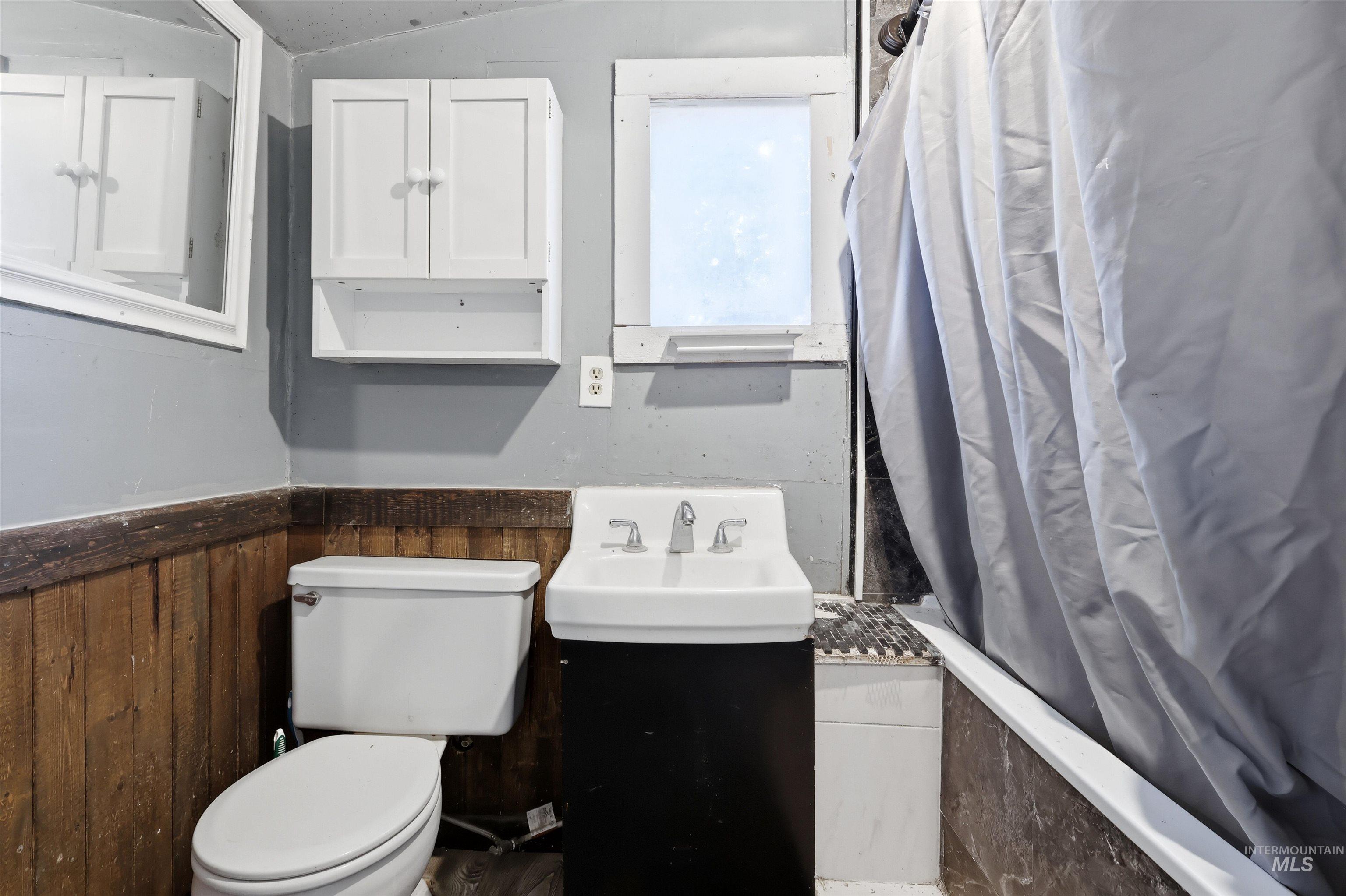 729 California St, Gooding, Idaho 83330, 2 Bedrooms, 1 Bathroom, Residential For Sale, Price $100,000, 98993008