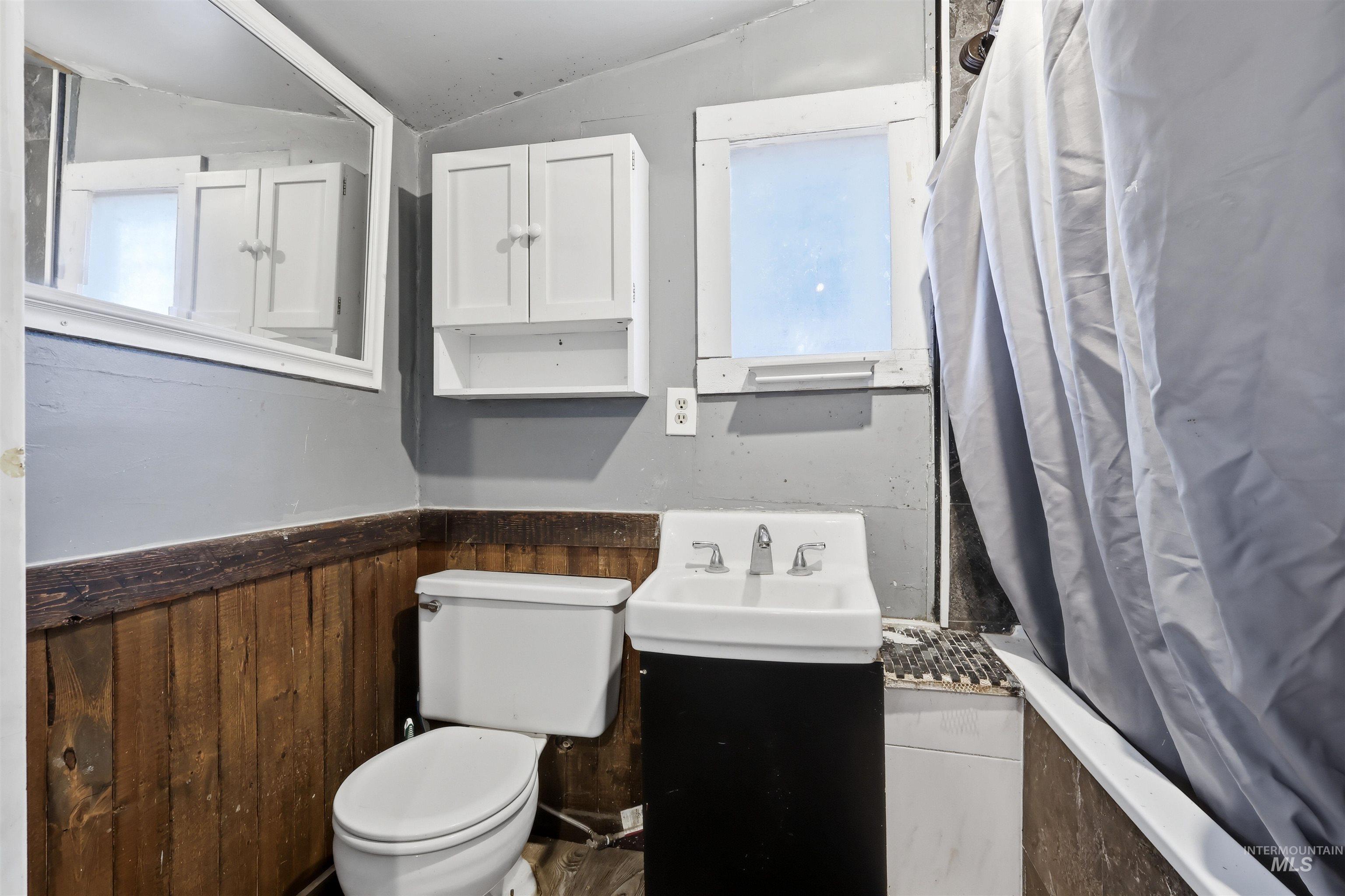 729 California St, Gooding, Idaho 83330, 2 Bedrooms, 1 Bathroom, Residential For Sale, Price $100,000, 98993008