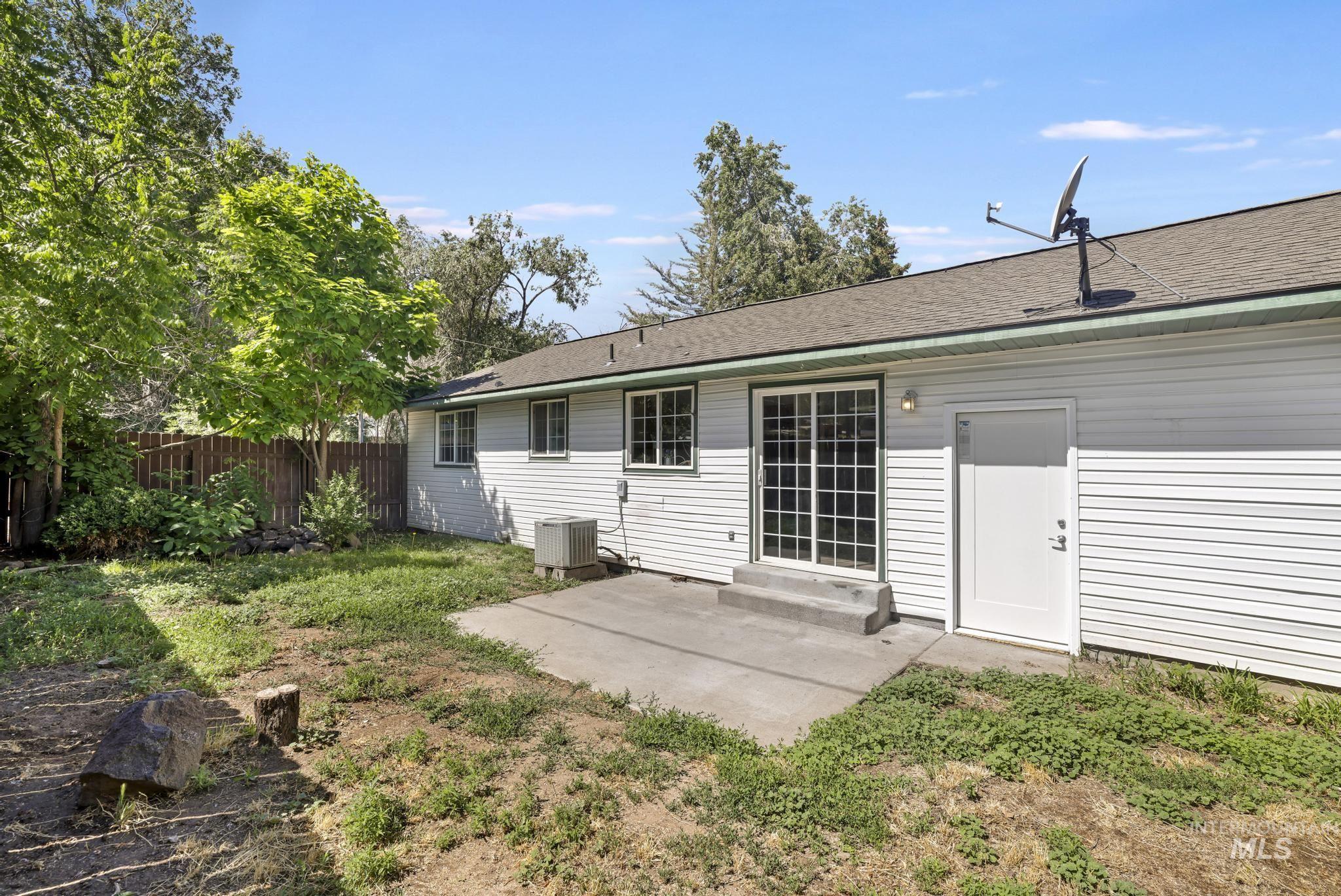 180 Lake St E, Hagerman, Idaho 83332-7700, 2 Bedrooms, 2 Bathrooms, Residential For Sale, Price $265,000, 98993009