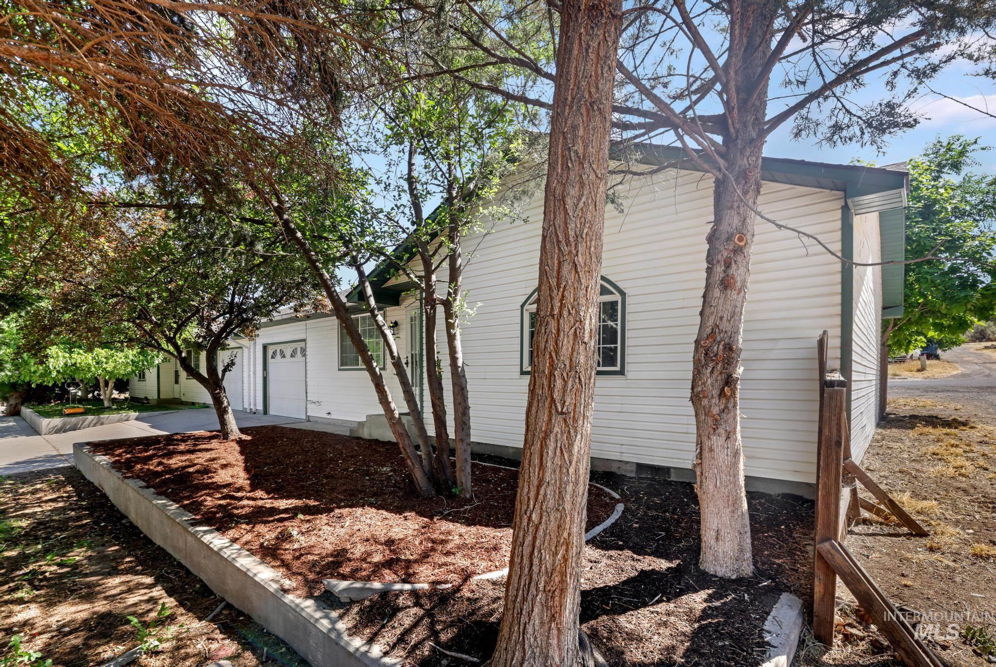 180 Lake St E, Hagerman, Idaho 83332-7700, 2 Bedrooms, 2 Bathrooms, Residential For Sale, Price $265,000, 98993009