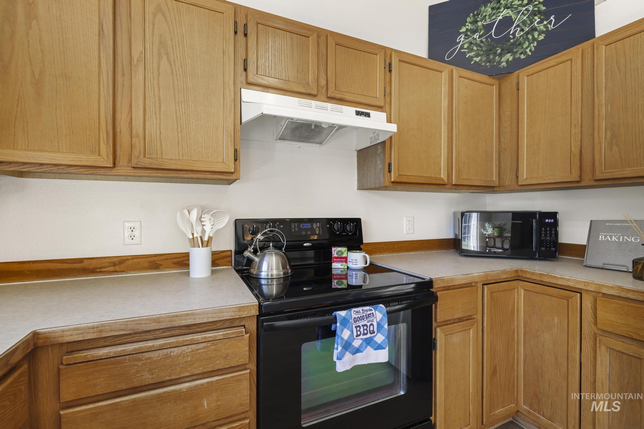180 Lake St E, Hagerman, Idaho 83332-7700, 2 Bedrooms, 2 Bathrooms, Residential For Sale, Price $265,000, 98993009