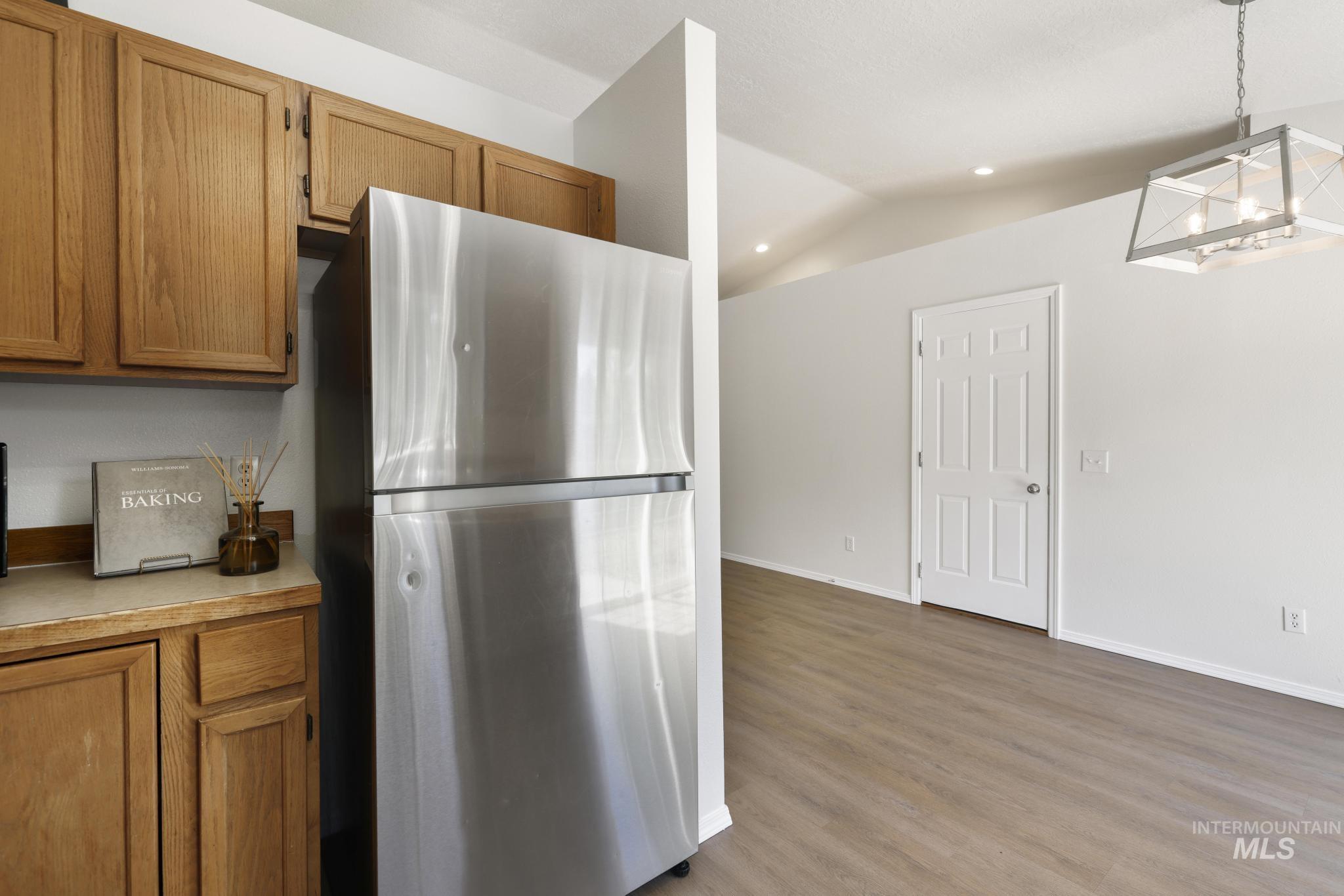 180 Lake St E, Hagerman, Idaho 83332-7700, 2 Bedrooms, 2 Bathrooms, Residential For Sale, Price $265,000, 98993009
