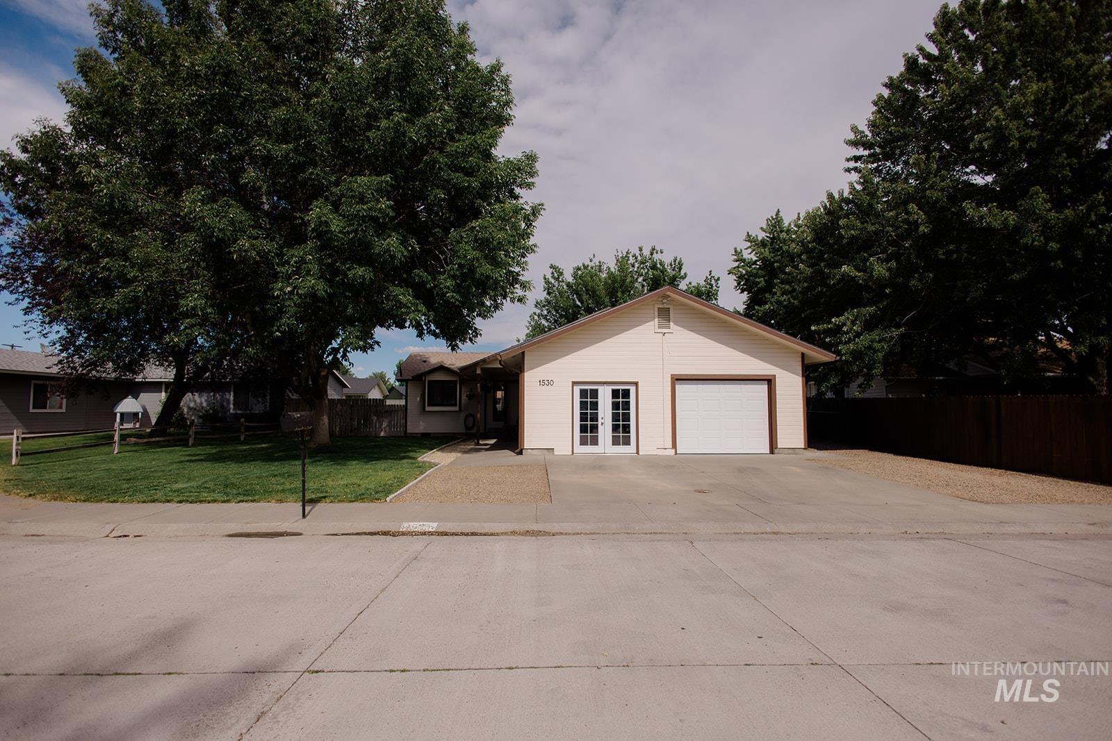1530 Rosewood St, Mountain Home, Idaho 83647, 3 Bedrooms, 2 Bathrooms, Residential For Sale, Price $360,000, 98993011