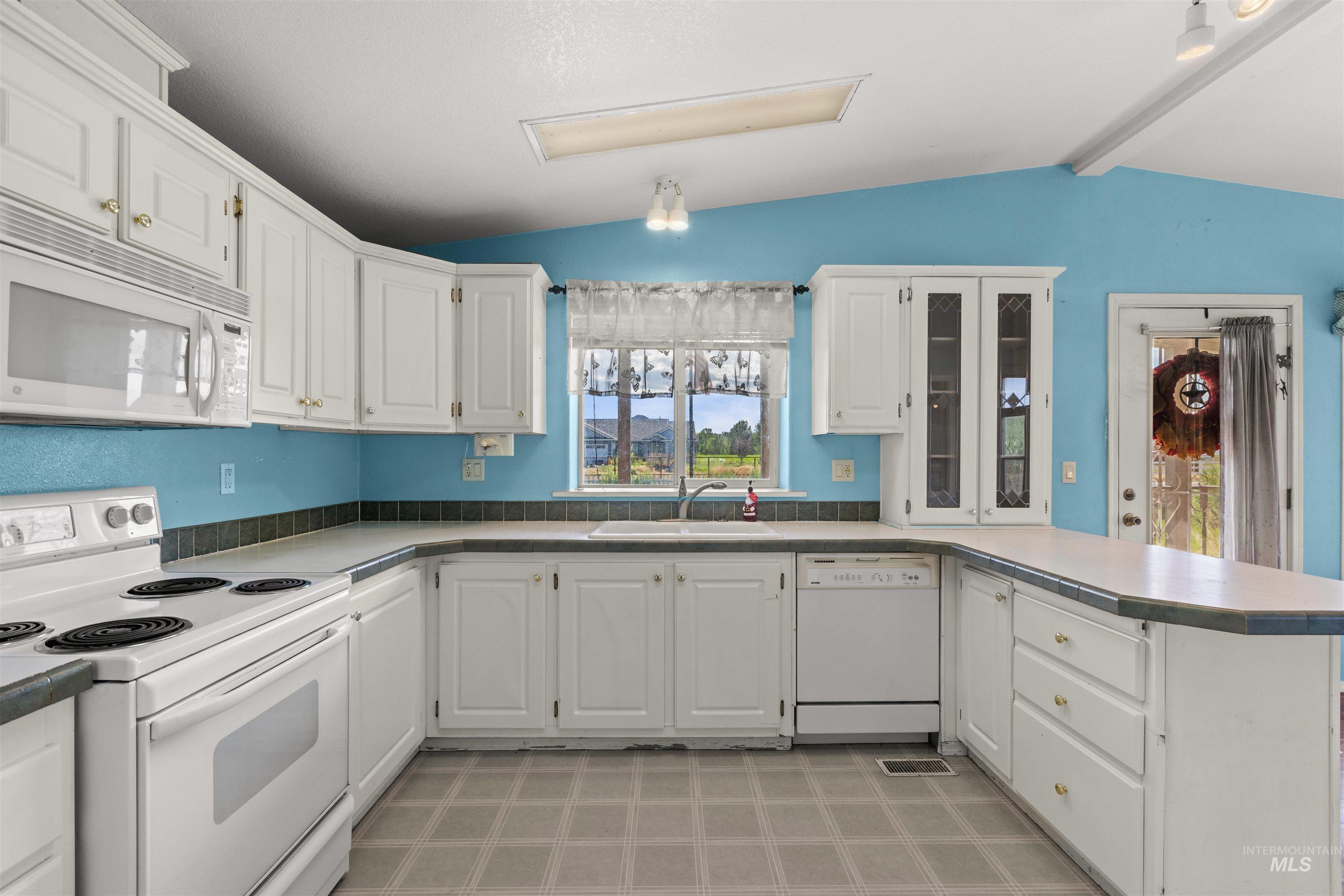 5733 Old Bruneau Hwy, Marsing, Idaho 83639, 3 Bedrooms, 2 Bathrooms, Residential For Sale, Price $420,000, 98993014
