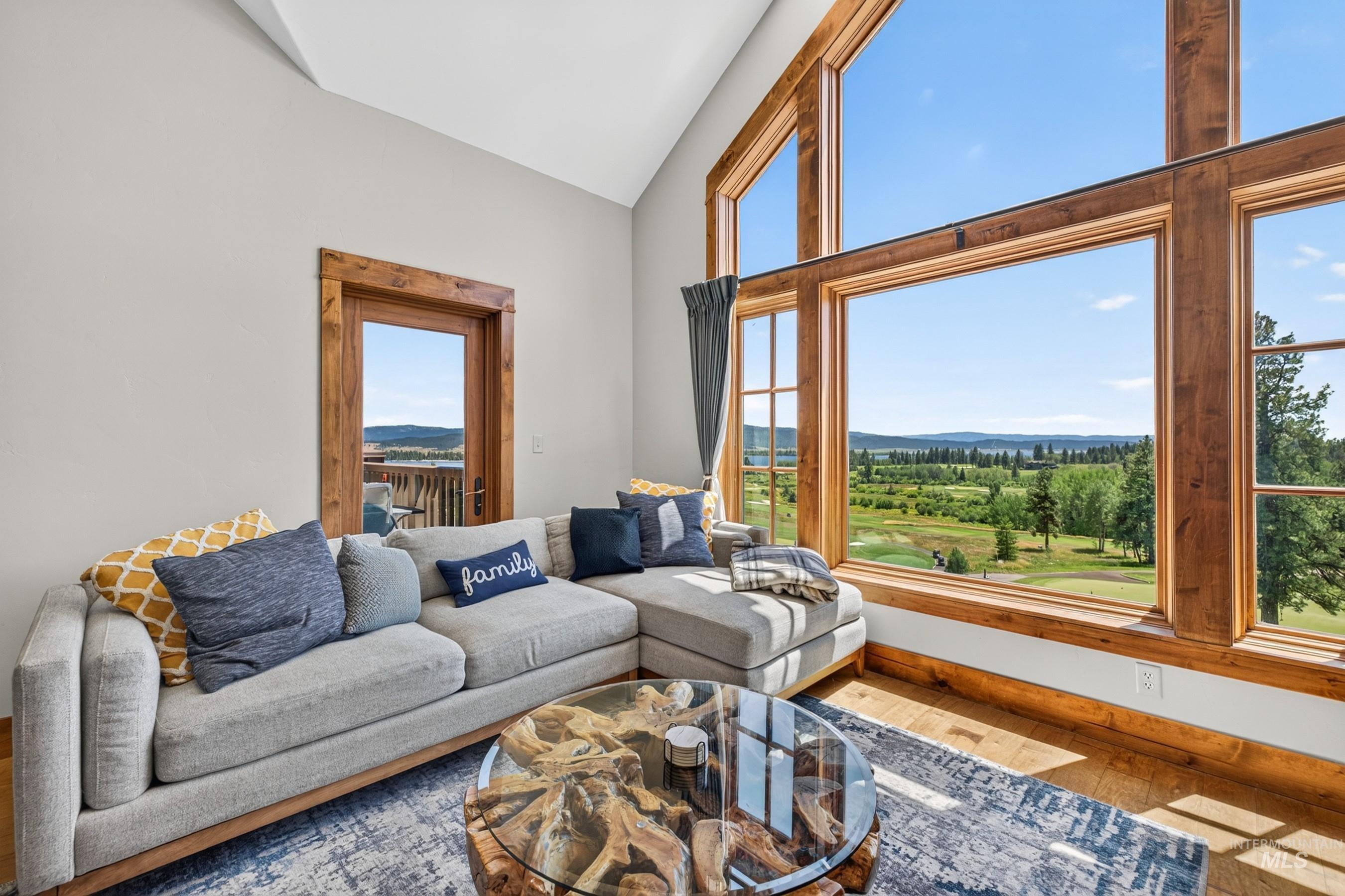 75 Arling Center Court, Donnelly, Idaho 83615, 2 Bedrooms, 2 Bathrooms, Residential For Sale, Price $1,199,000, 98993015