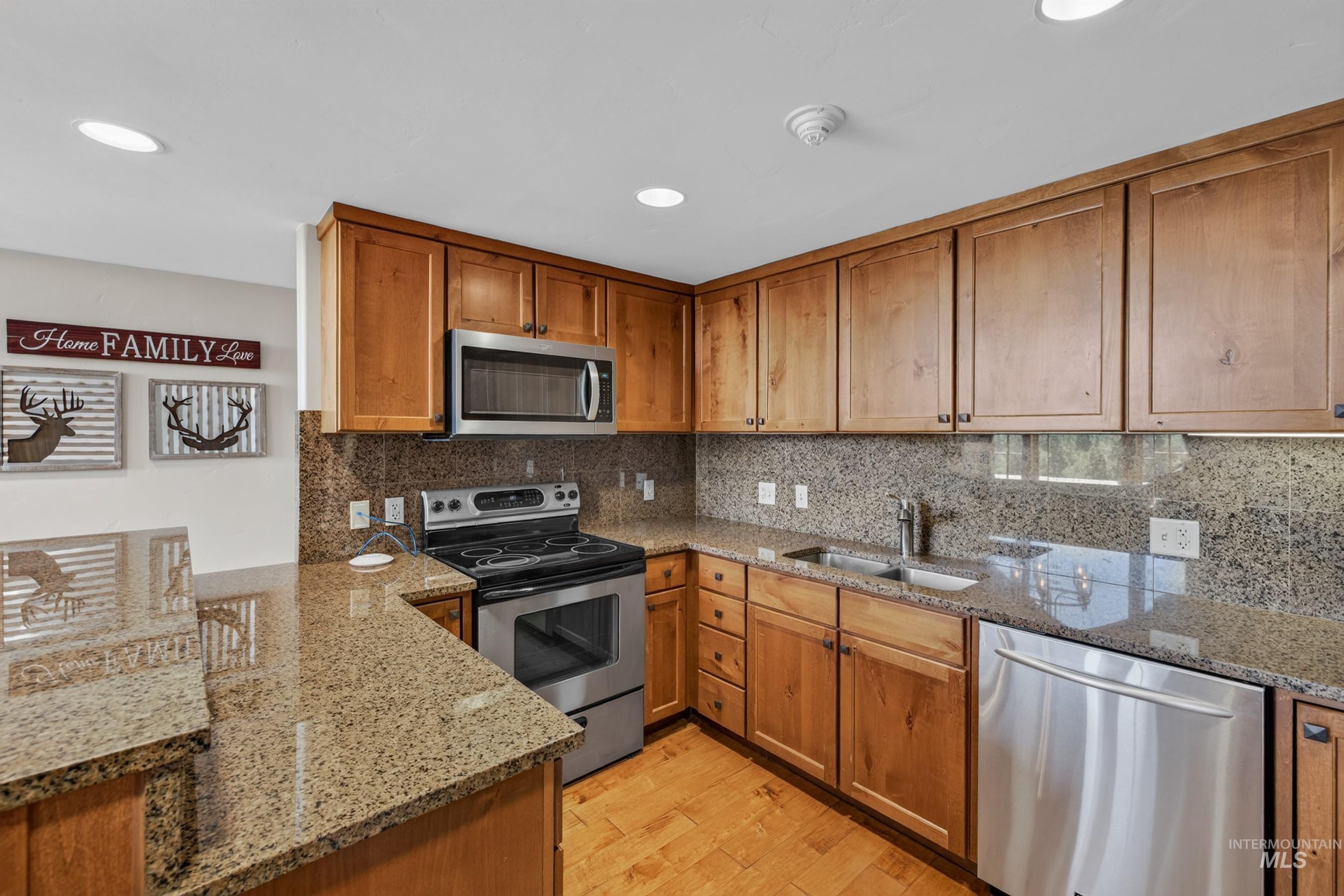 75 Arling Center Court, Donnelly, Idaho 83615, 2 Bedrooms, 2 Bathrooms, Residential For Sale, Price $1,199,000, 98993015