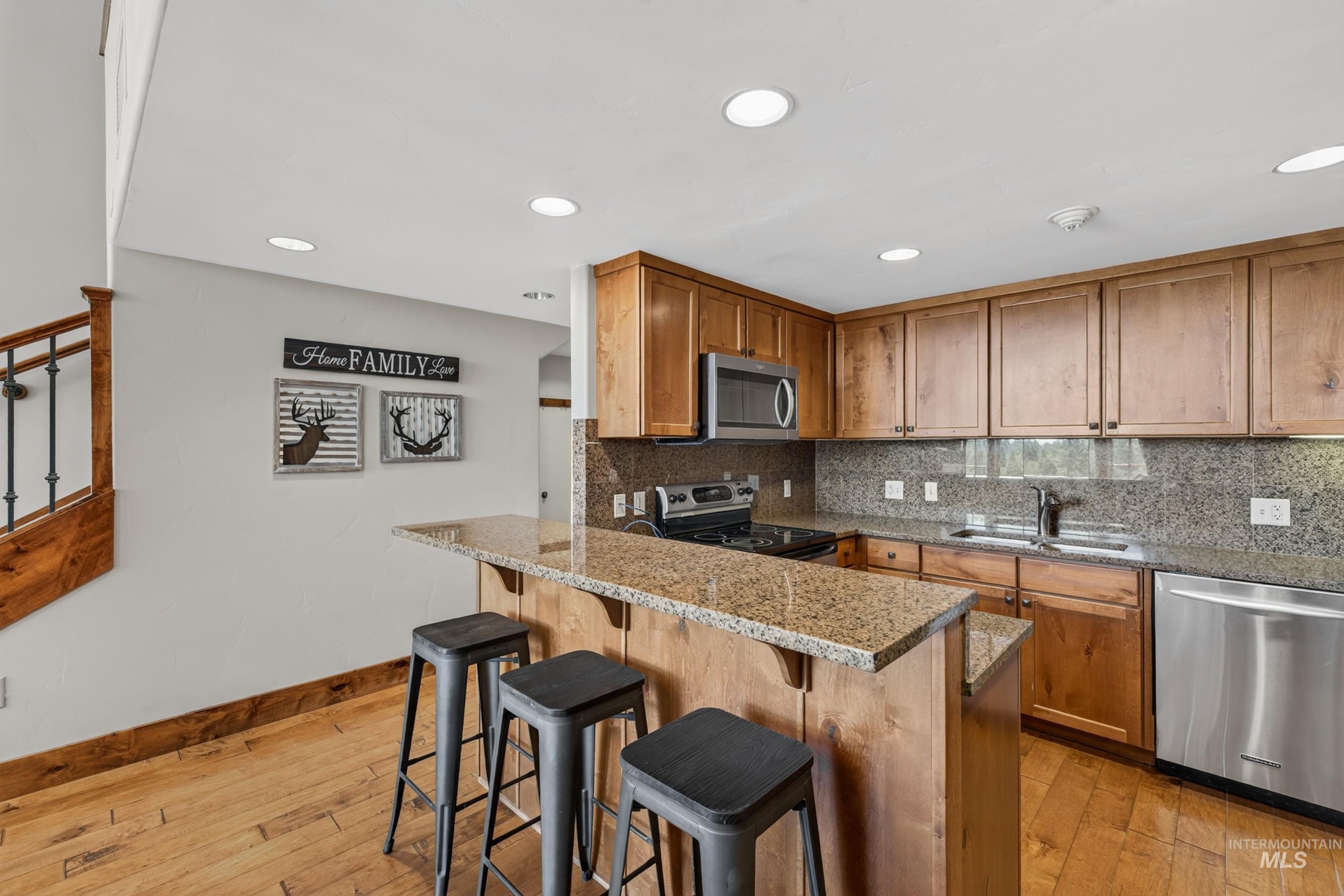 75 Arling Center Court, Donnelly, Idaho 83615, 2 Bedrooms, 2 Bathrooms, Residential For Sale, Price $1,199,000, 98993015