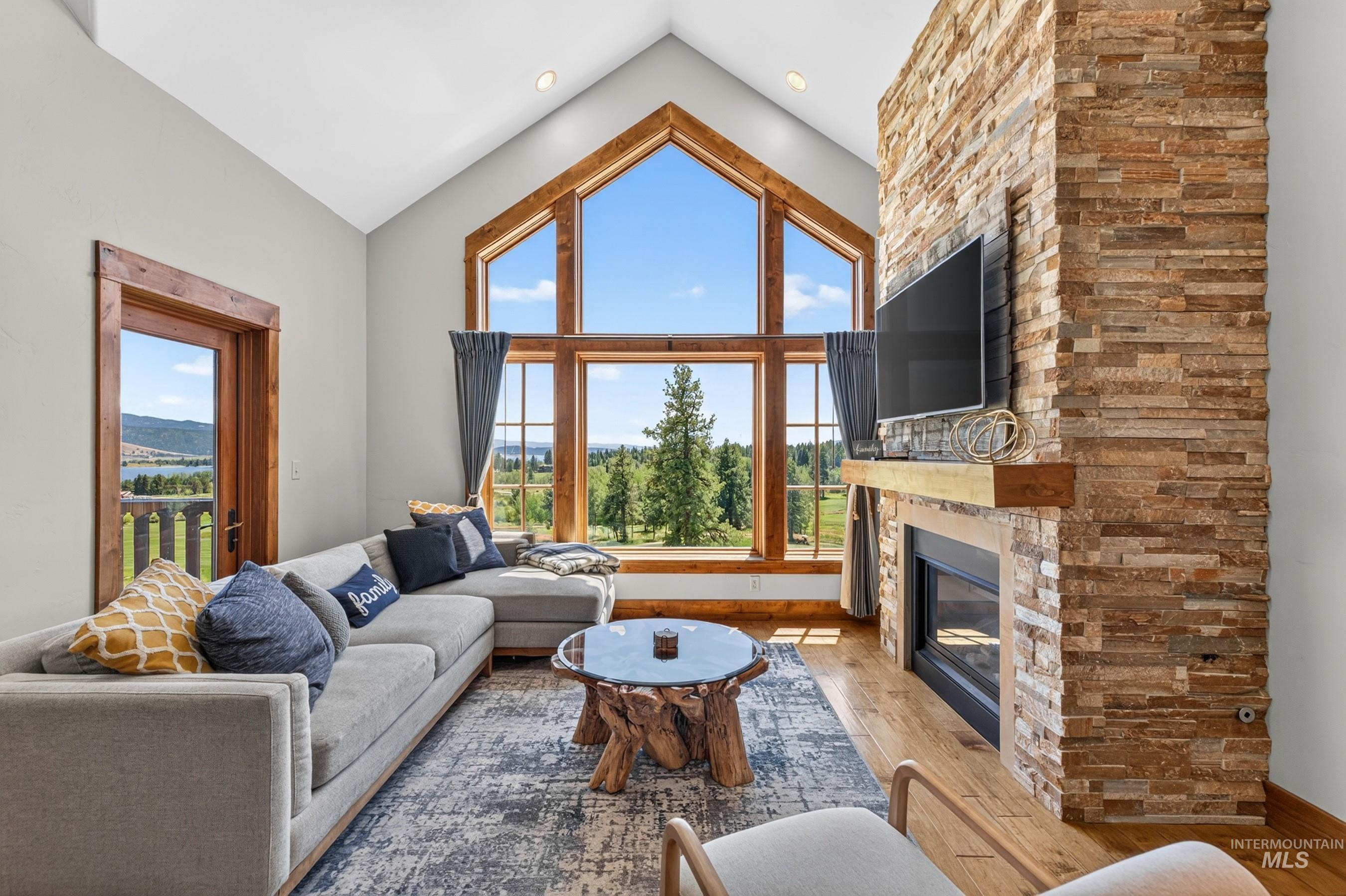 75 Arling Center Court, Donnelly, Idaho 83615, 2 Bedrooms, 2 Bathrooms, Residential For Sale, Price $1,199,000, 98993015