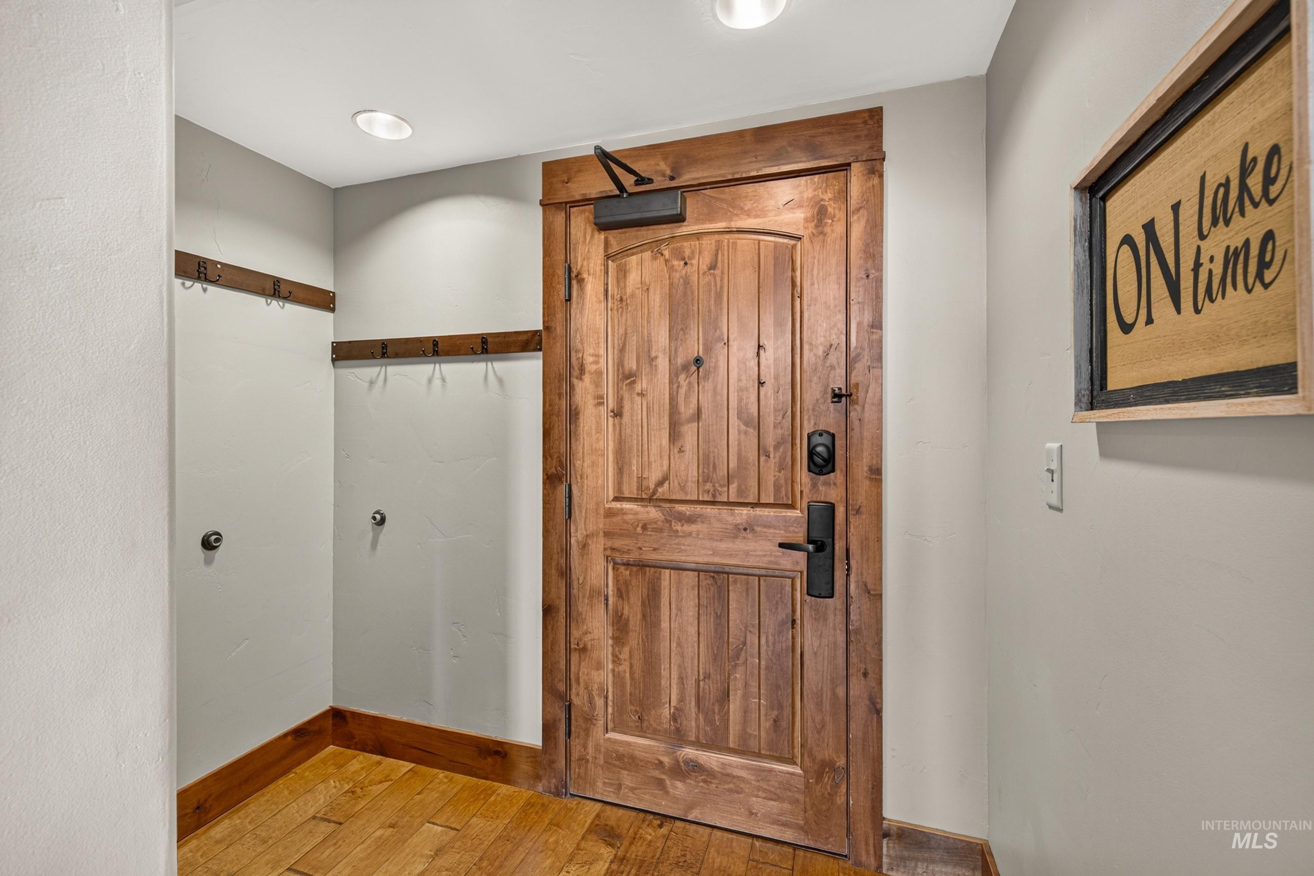 75 Arling Center Court, Donnelly, Idaho 83615, 2 Bedrooms, 2 Bathrooms, Residential For Sale, Price $1,199,000, 98993015