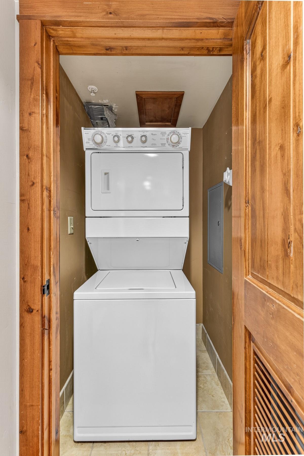 75 Arling Center Court, Donnelly, Idaho 83615, 2 Bedrooms, 2 Bathrooms, Residential For Sale, Price $1,199,000, 98993015
