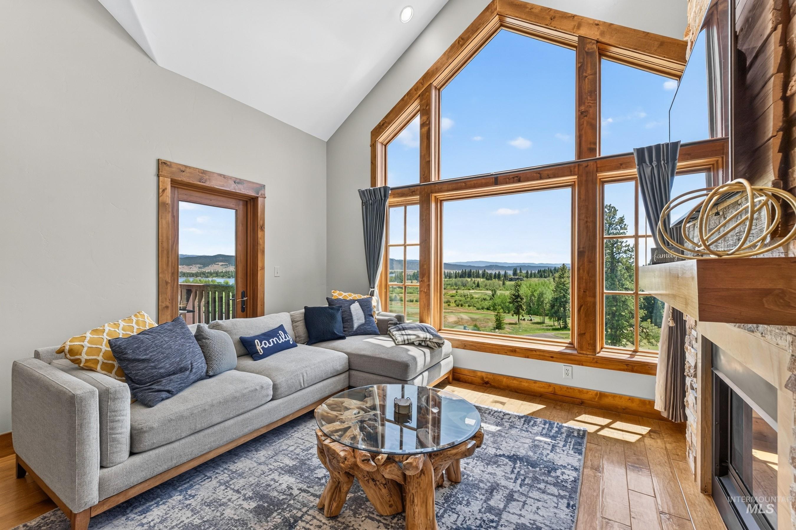 75 Arling Center Court, Donnelly, Idaho 83615, 2 Bedrooms, 2 Bathrooms, Residential For Sale, Price $1,199,000, 98993015