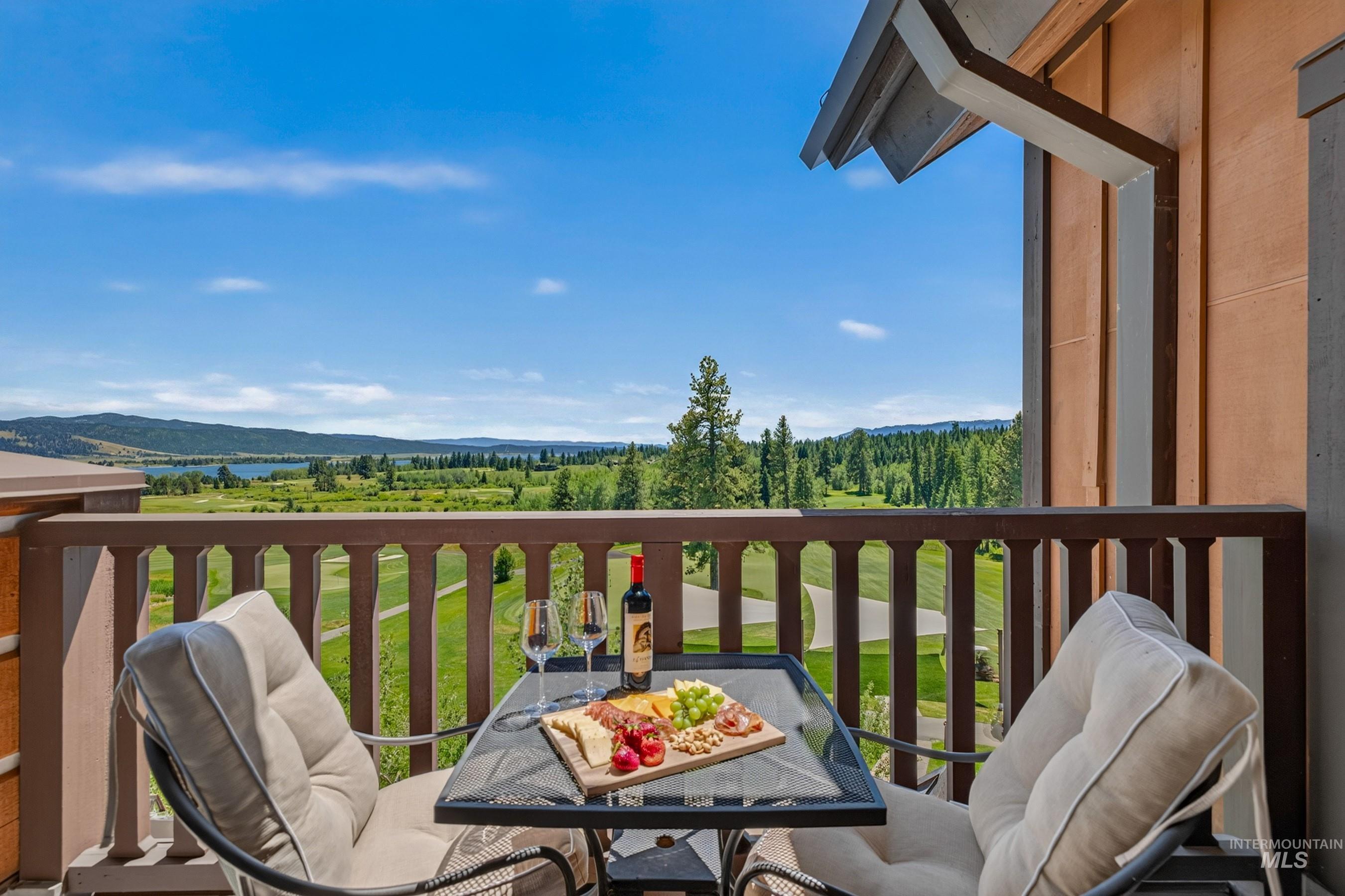 75 Arling Center Court, Donnelly, Idaho 83615, 2 Bedrooms, 2 Bathrooms, Residential For Sale, Price $1,199,000, 98993015