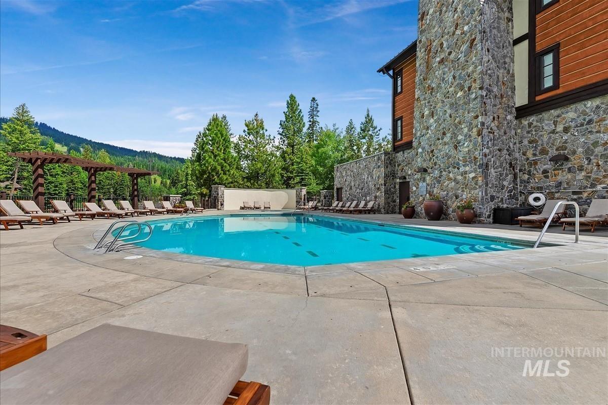 75 Arling Center Court, Donnelly, Idaho 83615, 2 Bedrooms, 2 Bathrooms, Residential For Sale, Price $1,199,000, 98993015