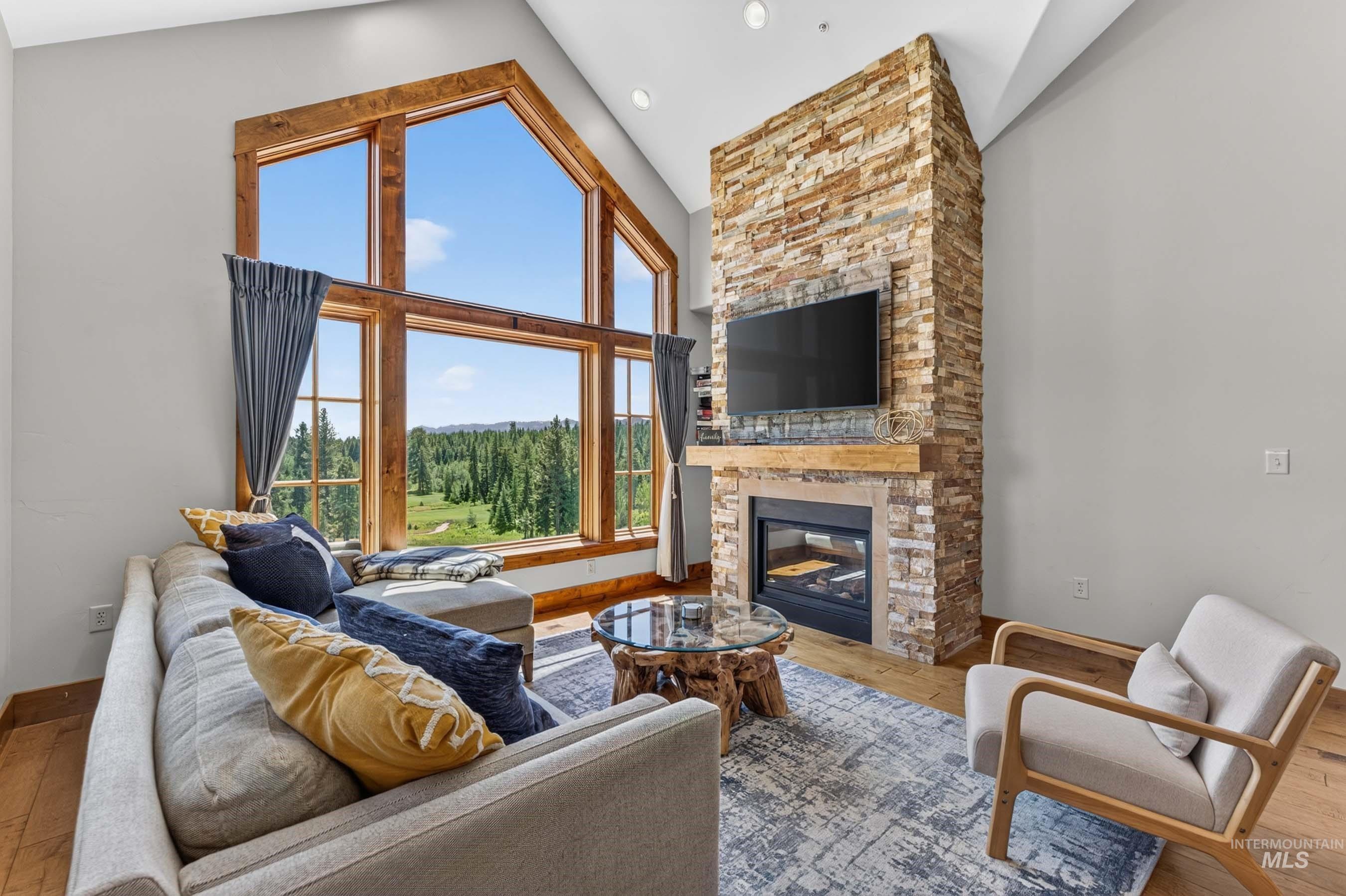 75 Arling Center Court, Donnelly, Idaho 83615, 2 Bedrooms, 2 Bathrooms, Residential For Sale, Price $1,199,000, 98993015