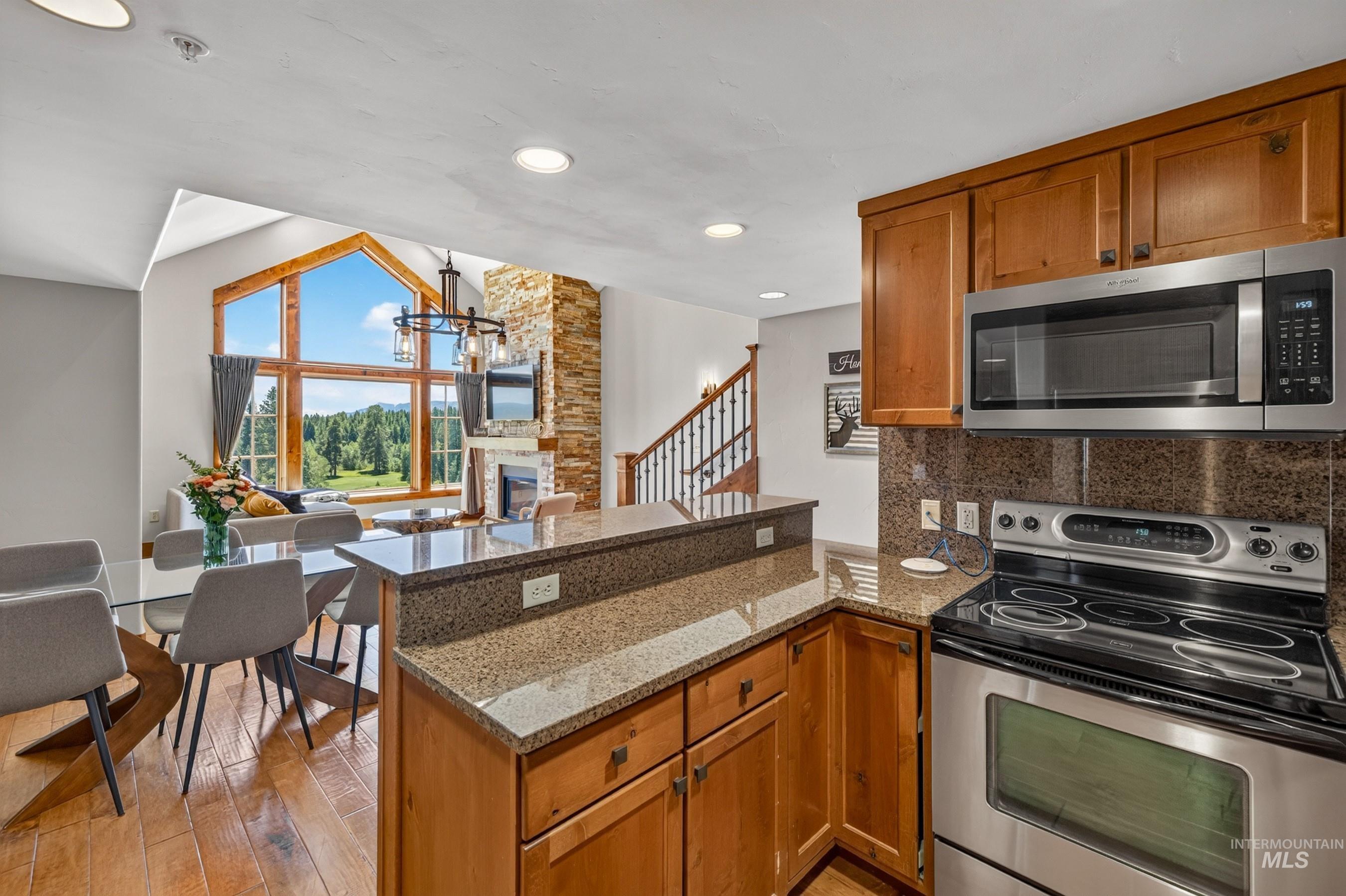 75 Arling Center Court, Donnelly, Idaho 83615, 2 Bedrooms, 2 Bathrooms, Residential For Sale, Price $1,199,000, 98993015