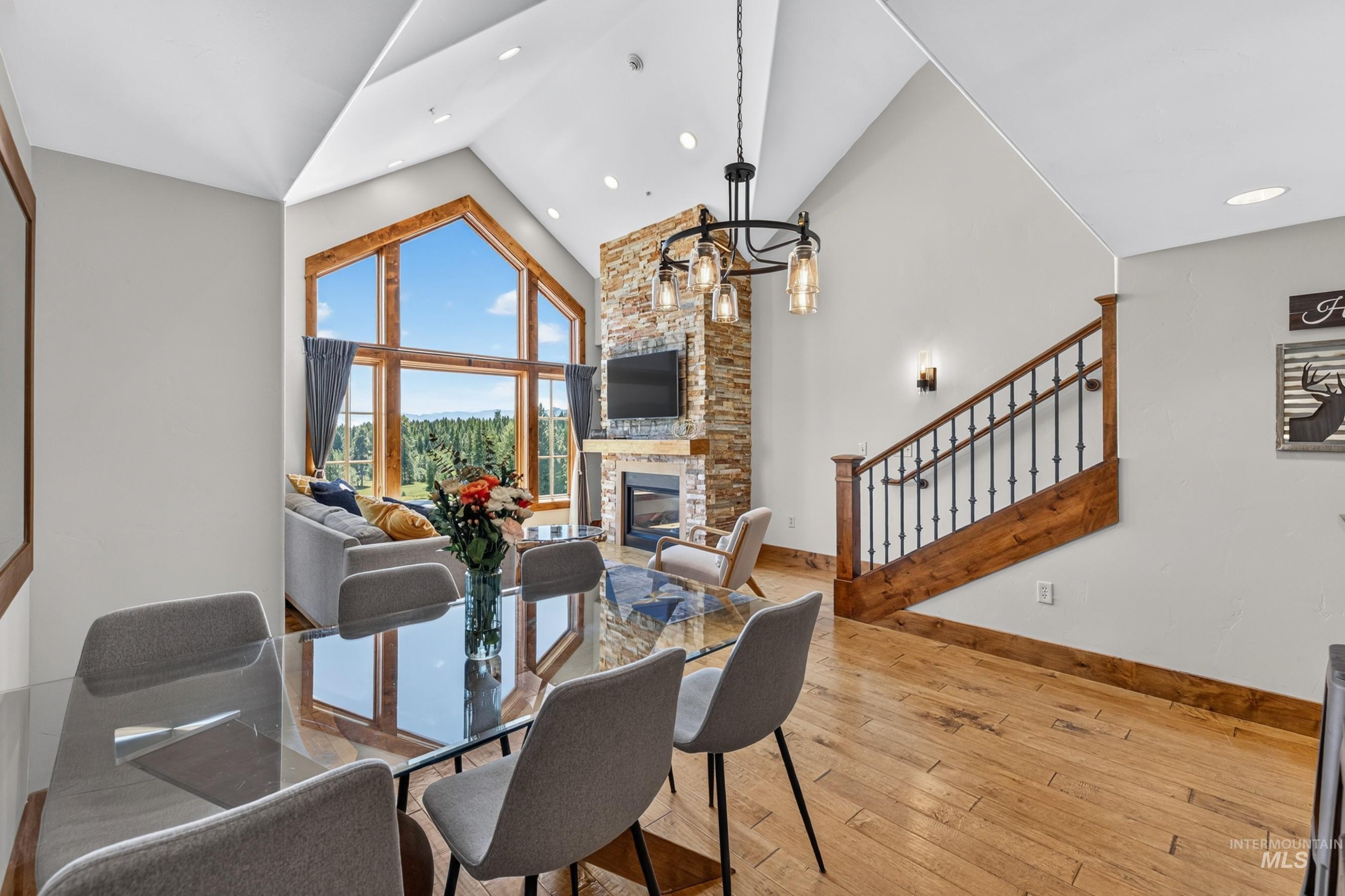 75 Arling Center Court, Donnelly, Idaho 83615, 2 Bedrooms, 2 Bathrooms, Residential For Sale, Price $1,199,000, 98993015