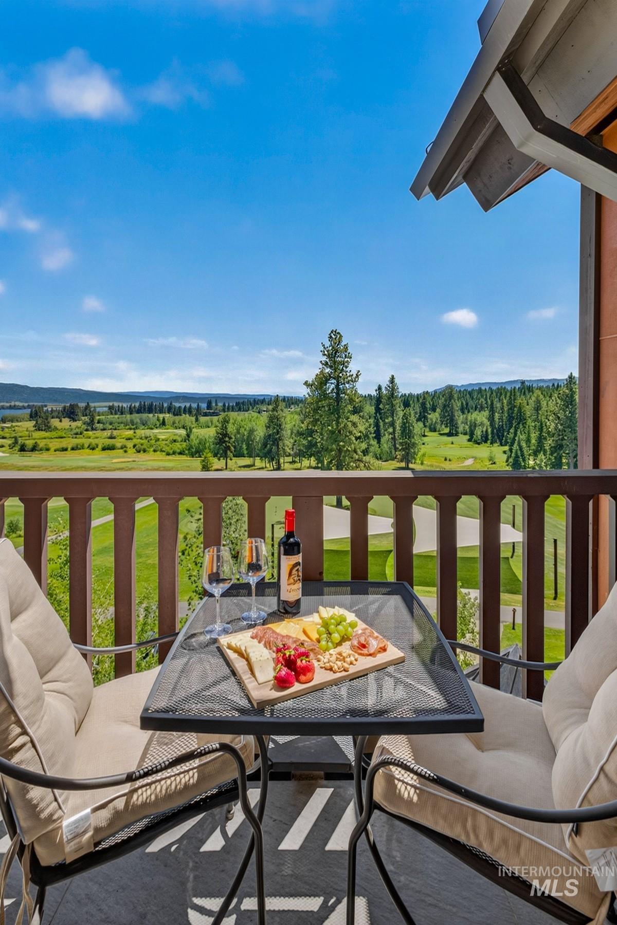 75 Arling Center Court, Donnelly, Idaho 83615, 2 Bedrooms, 2 Bathrooms, Residential For Sale, Price $1,199,000, 98993015