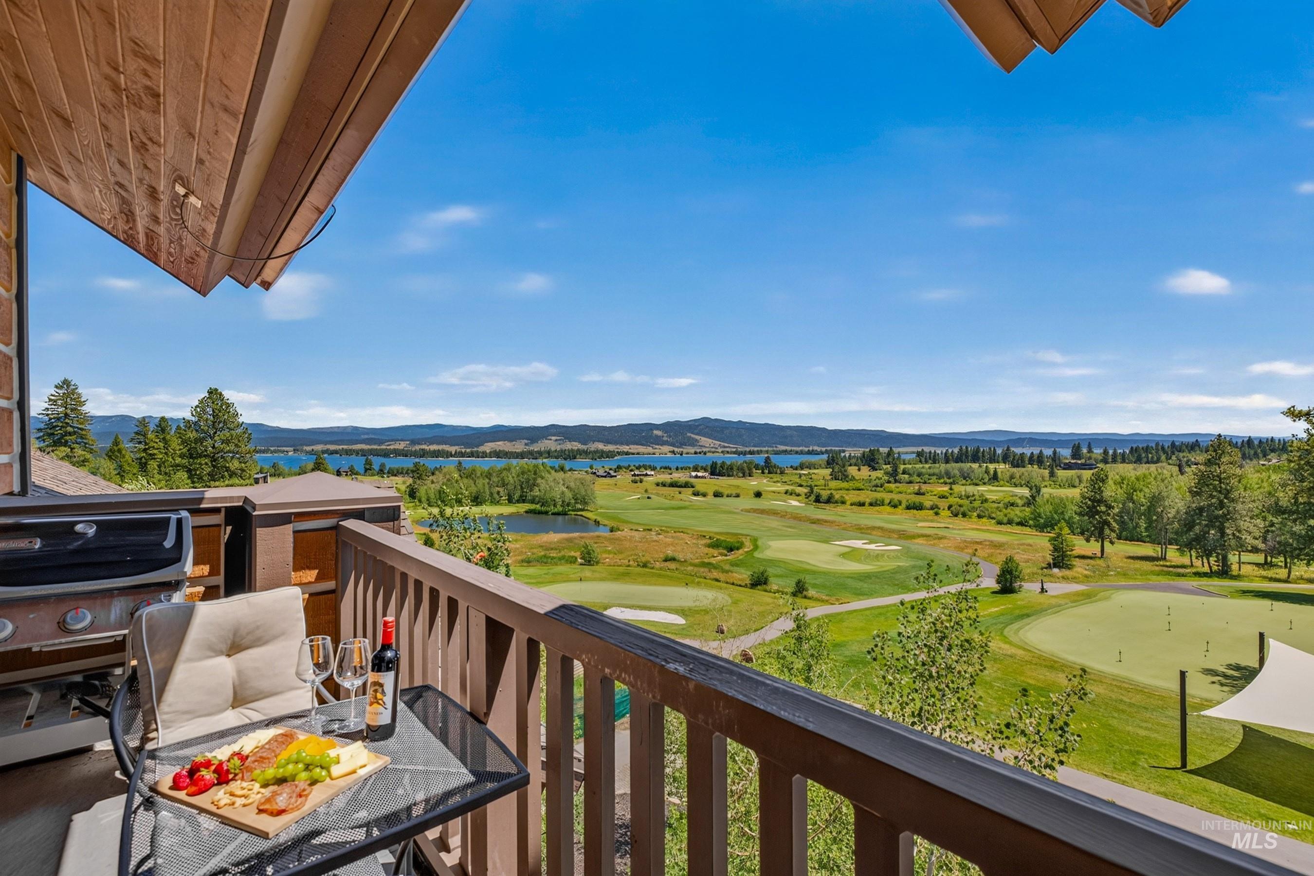 75 Arling Center Court, Donnelly, Idaho 83615, 2 Bedrooms, 2 Bathrooms, Residential For Sale, Price $1,199,000, 98993015