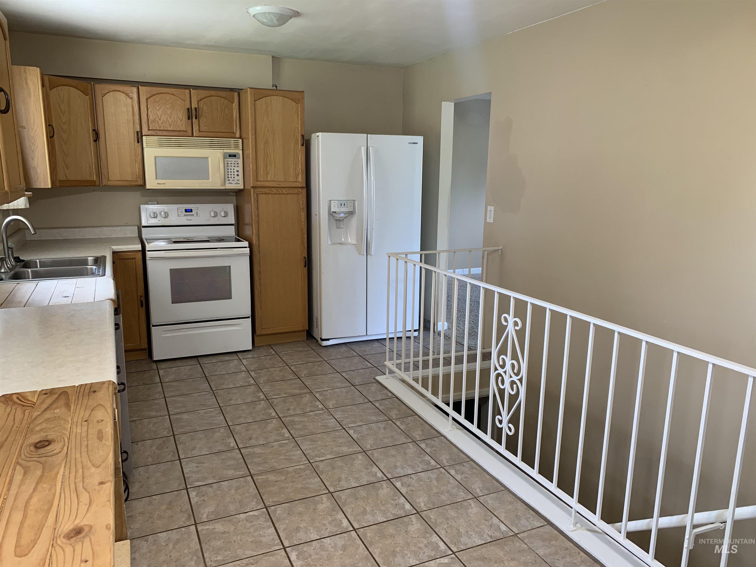 917 15th Dr, Rupert, Idaho 83350, 4 Bedrooms, 2 Bathrooms, Residential For Sale, Price $299,900,MLS 98993016