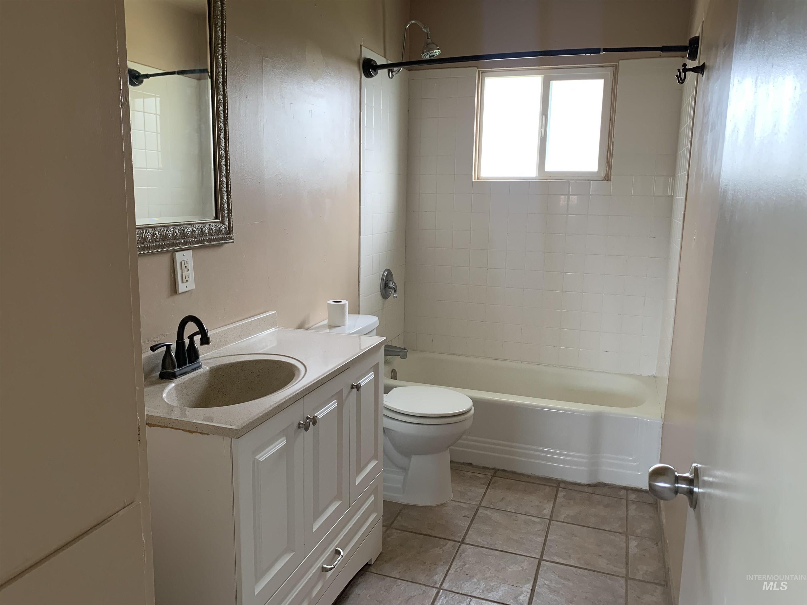 917 15th Dr, Rupert, Idaho 83350, 4 Bedrooms, 2 Bathrooms, Residential For Sale, Price $299,900,MLS 98993016