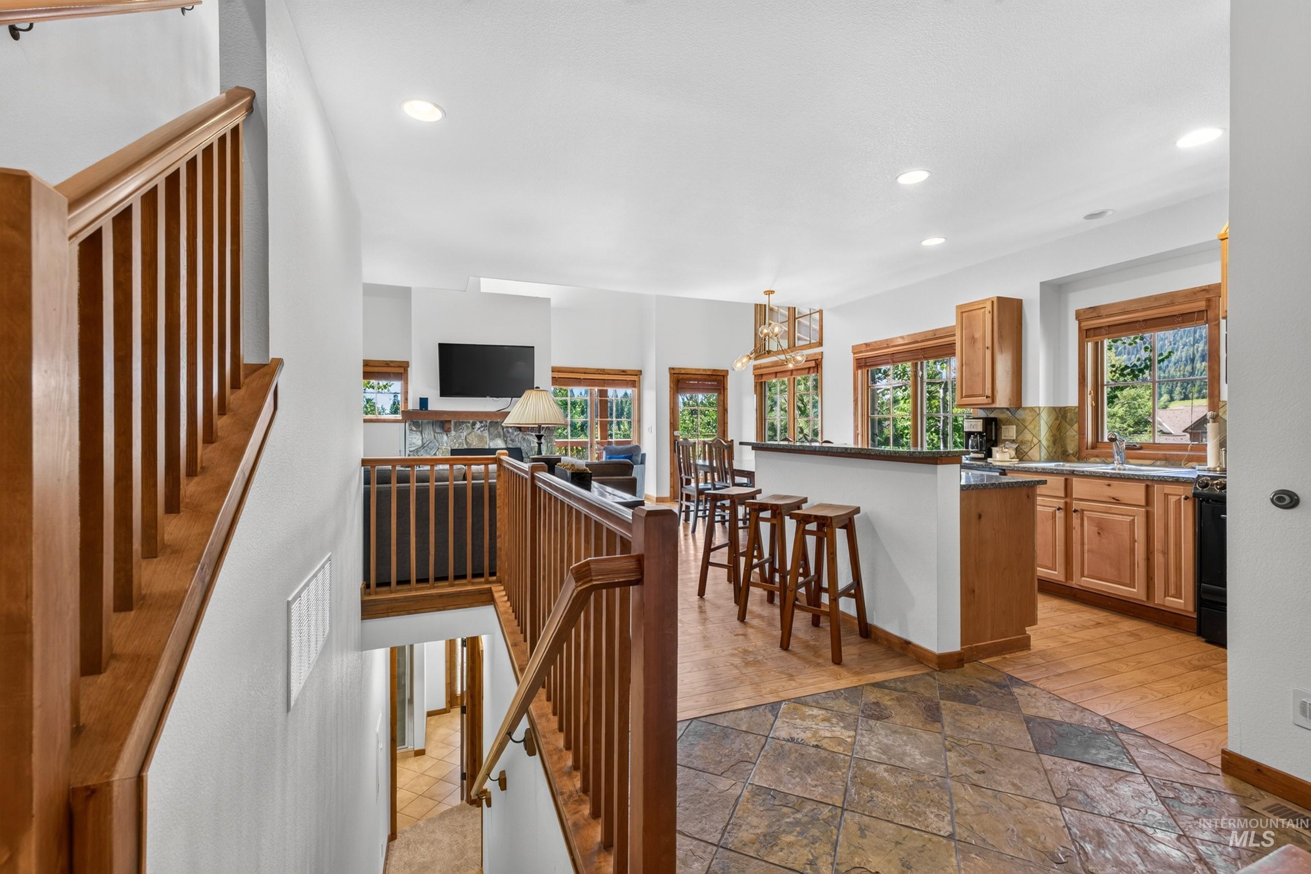 14 Golden Bench Court, Donnelly, Idaho 83615, 2 Bedrooms, 3 Bathrooms, Residential For Sale, Price $950,000, 98993017