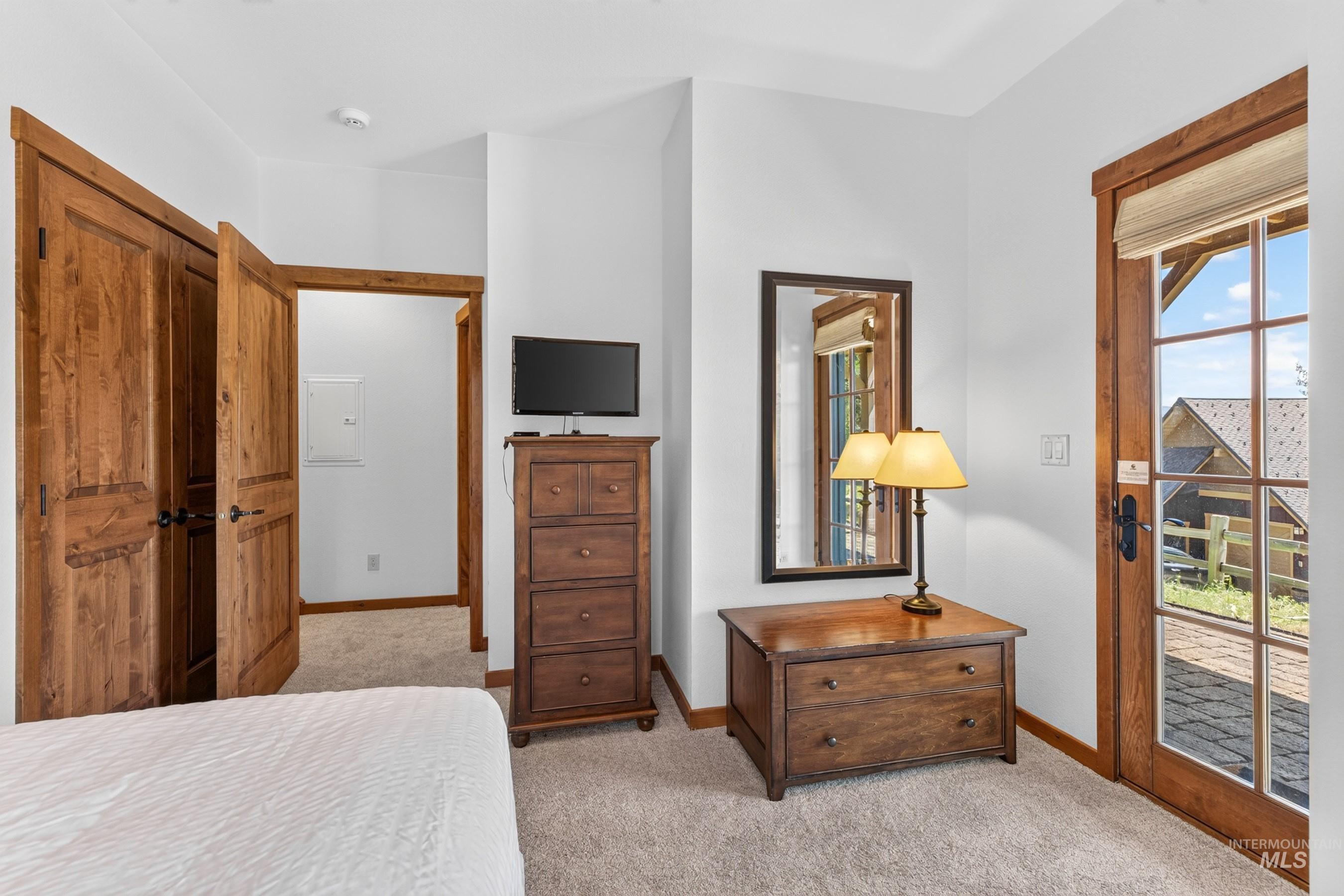 14 Golden Bench Court, Donnelly, Idaho 83615, 2 Bedrooms, 3 Bathrooms, Residential For Sale, Price $950,000, 98993017