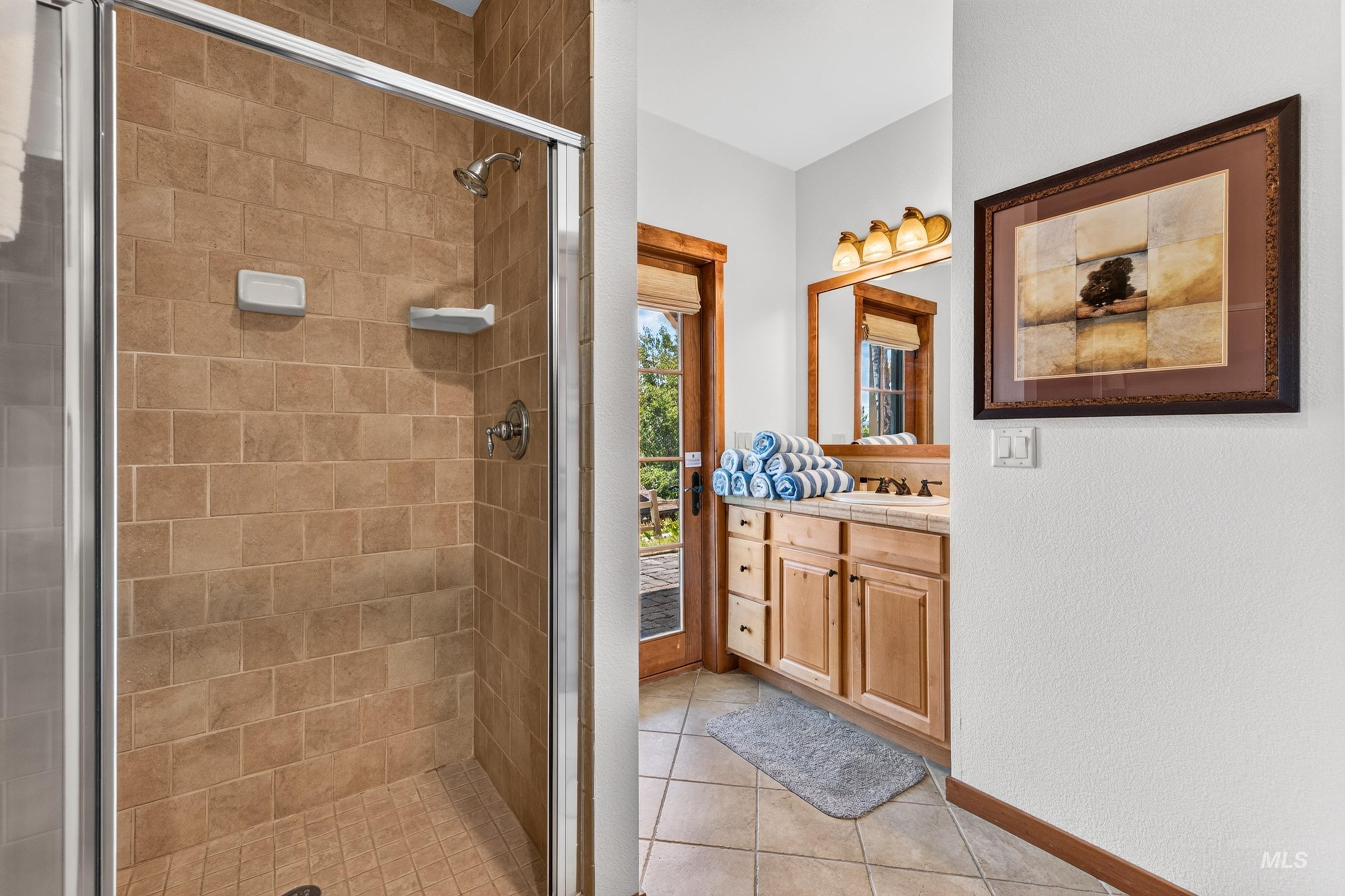 14 Golden Bench Court, Donnelly, Idaho 83615, 2 Bedrooms, 3 Bathrooms, Residential For Sale, Price $950,000, 98993017