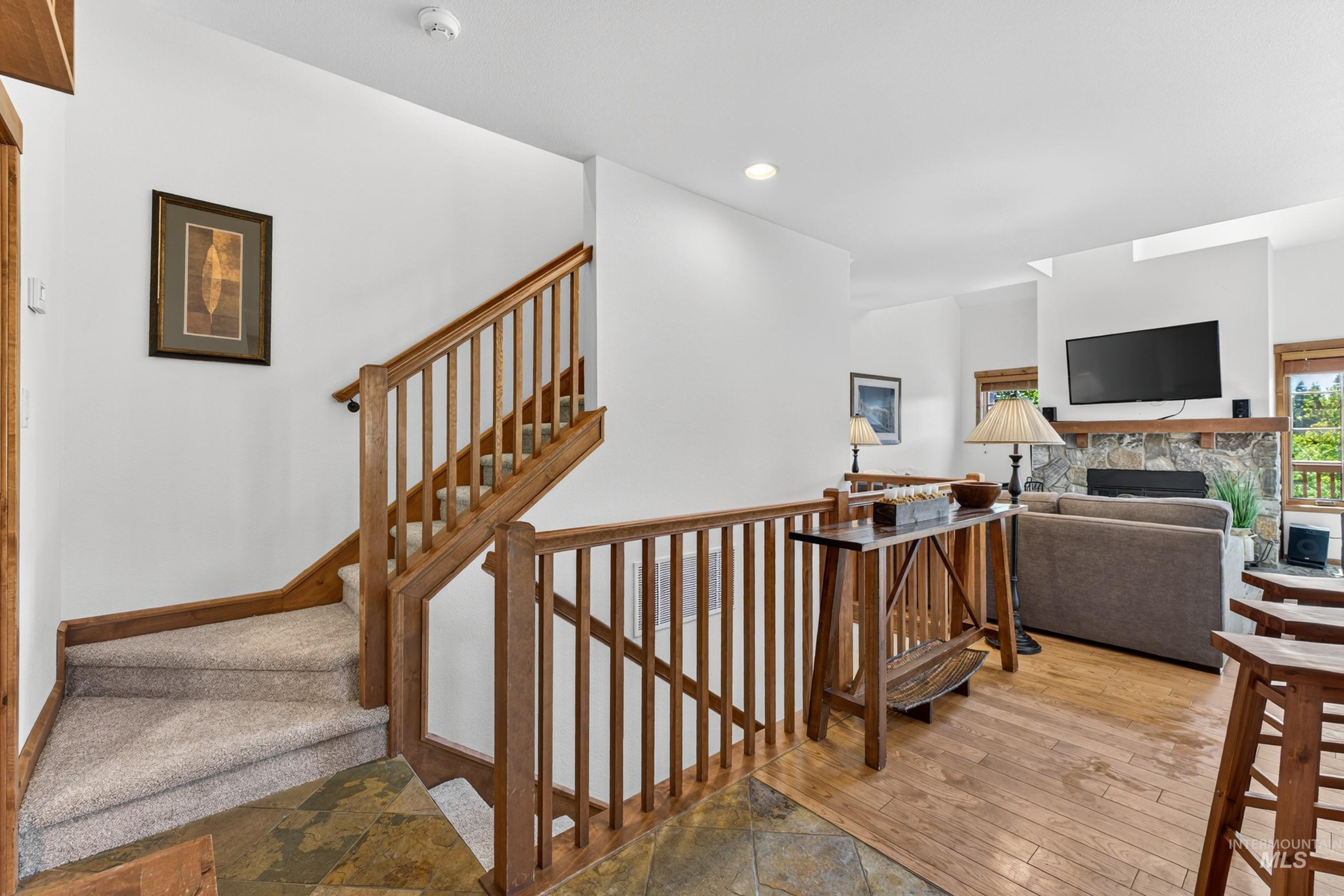 14 Golden Bench Court, Donnelly, Idaho 83615, 2 Bedrooms, 3 Bathrooms, Residential For Sale, Price $950,000, 98993017