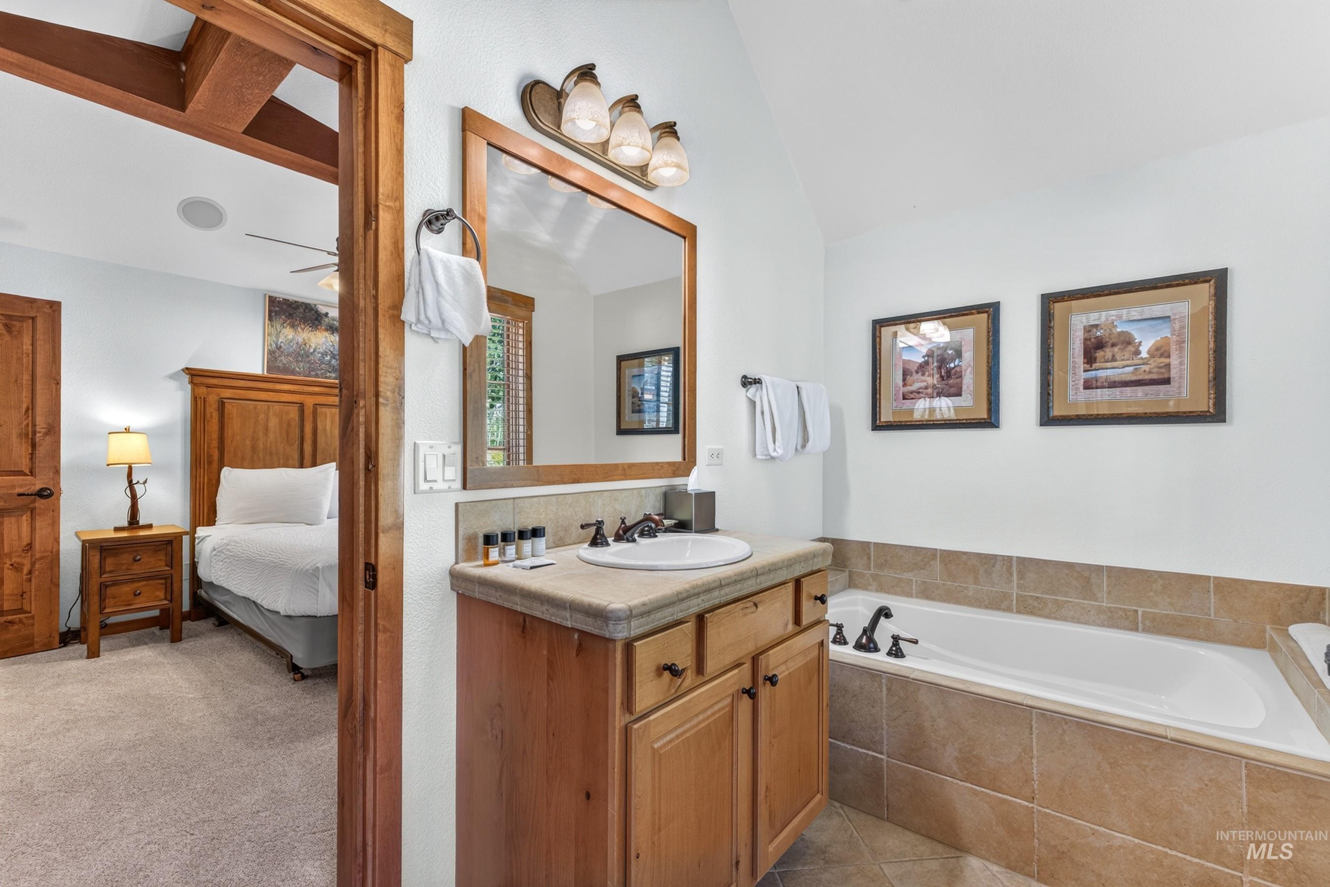 14 Golden Bench Court, Donnelly, Idaho 83615, 2 Bedrooms, 3 Bathrooms, Residential For Sale, Price $950,000, 98993017