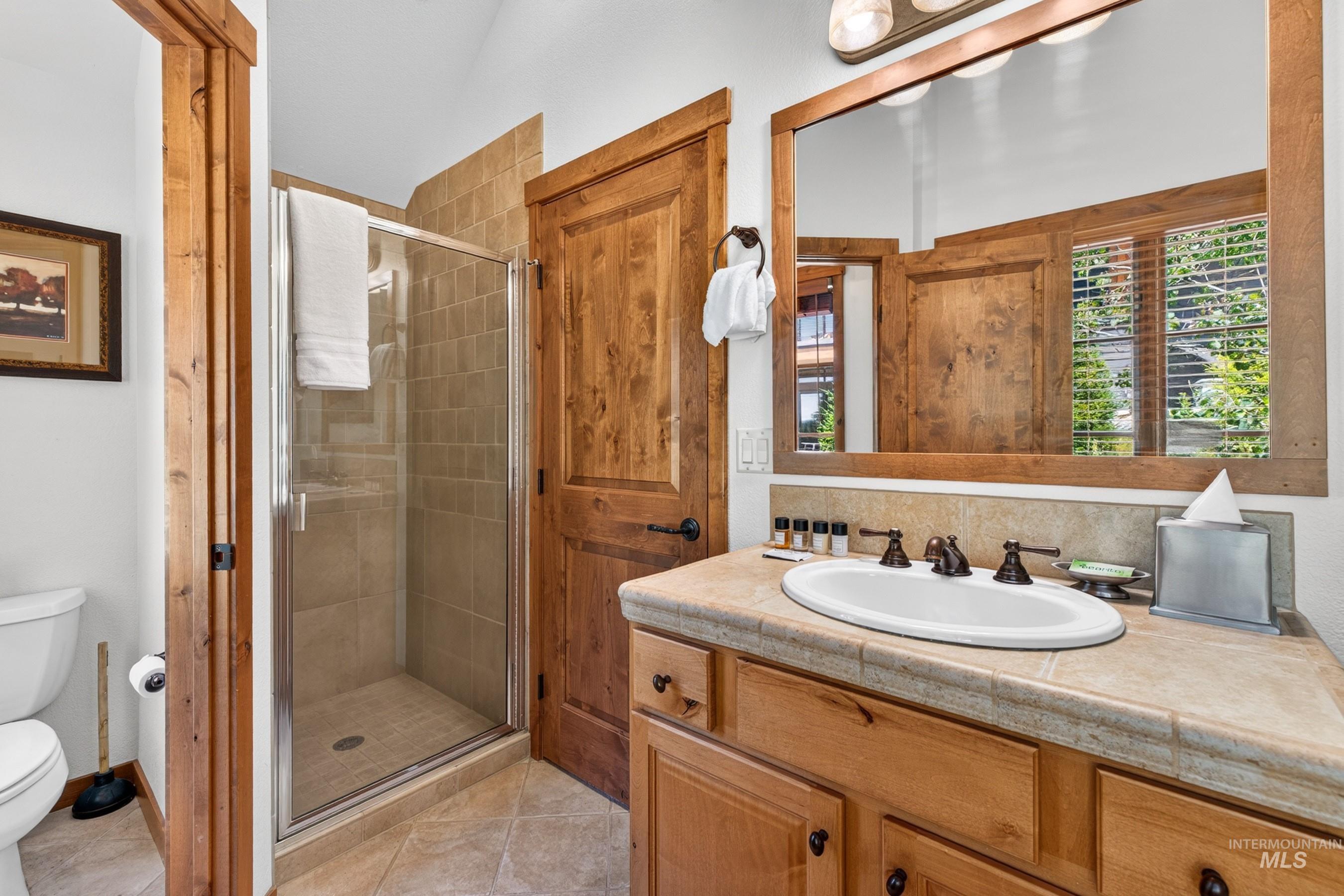 14 Golden Bench Court, Donnelly, Idaho 83615, 2 Bedrooms, 3 Bathrooms, Residential For Sale, Price $950,000, 98993017