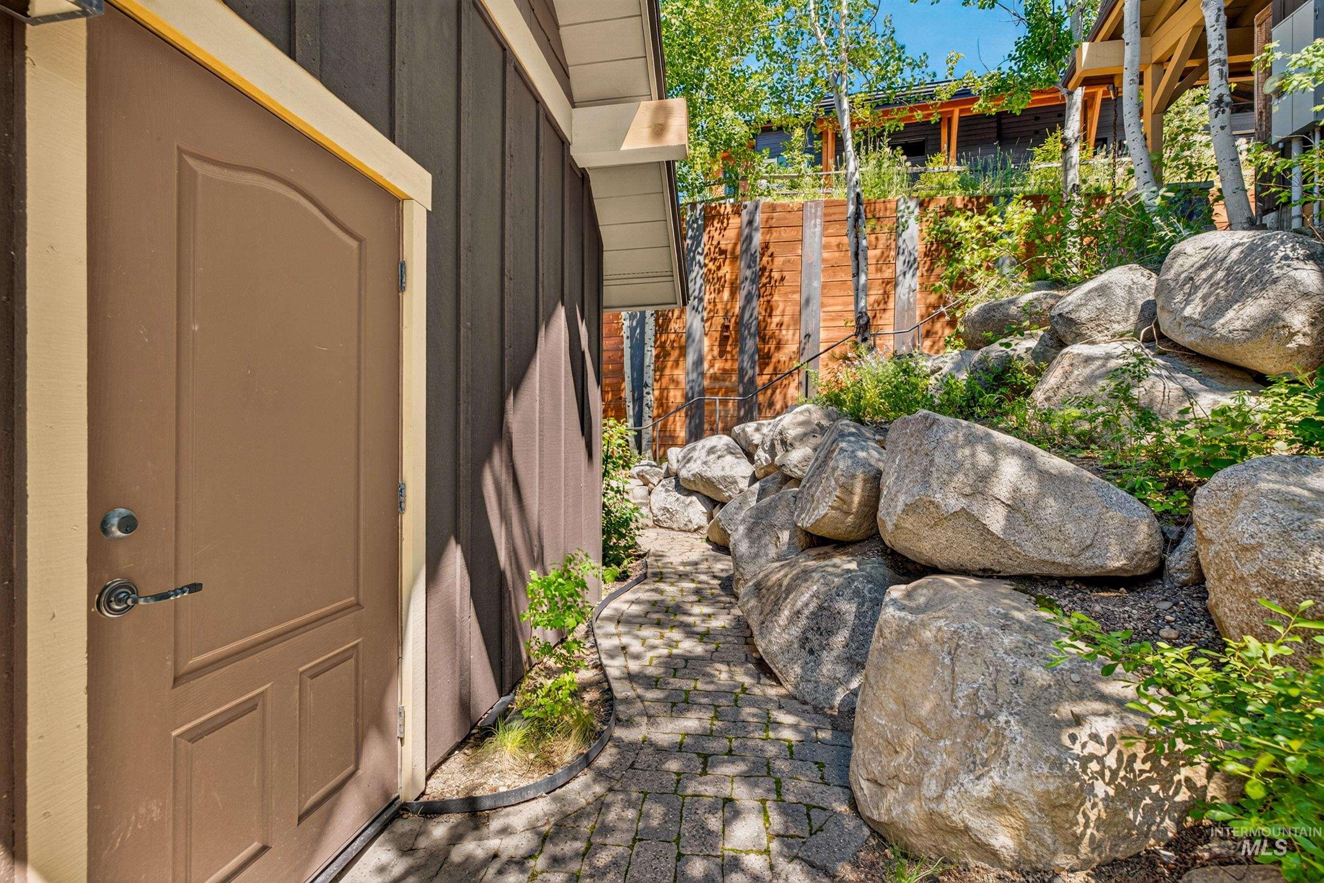 14 Golden Bench Court, Donnelly, Idaho 83615, 2 Bedrooms, 3 Bathrooms, Residential For Sale, Price $950,000, 98993017
