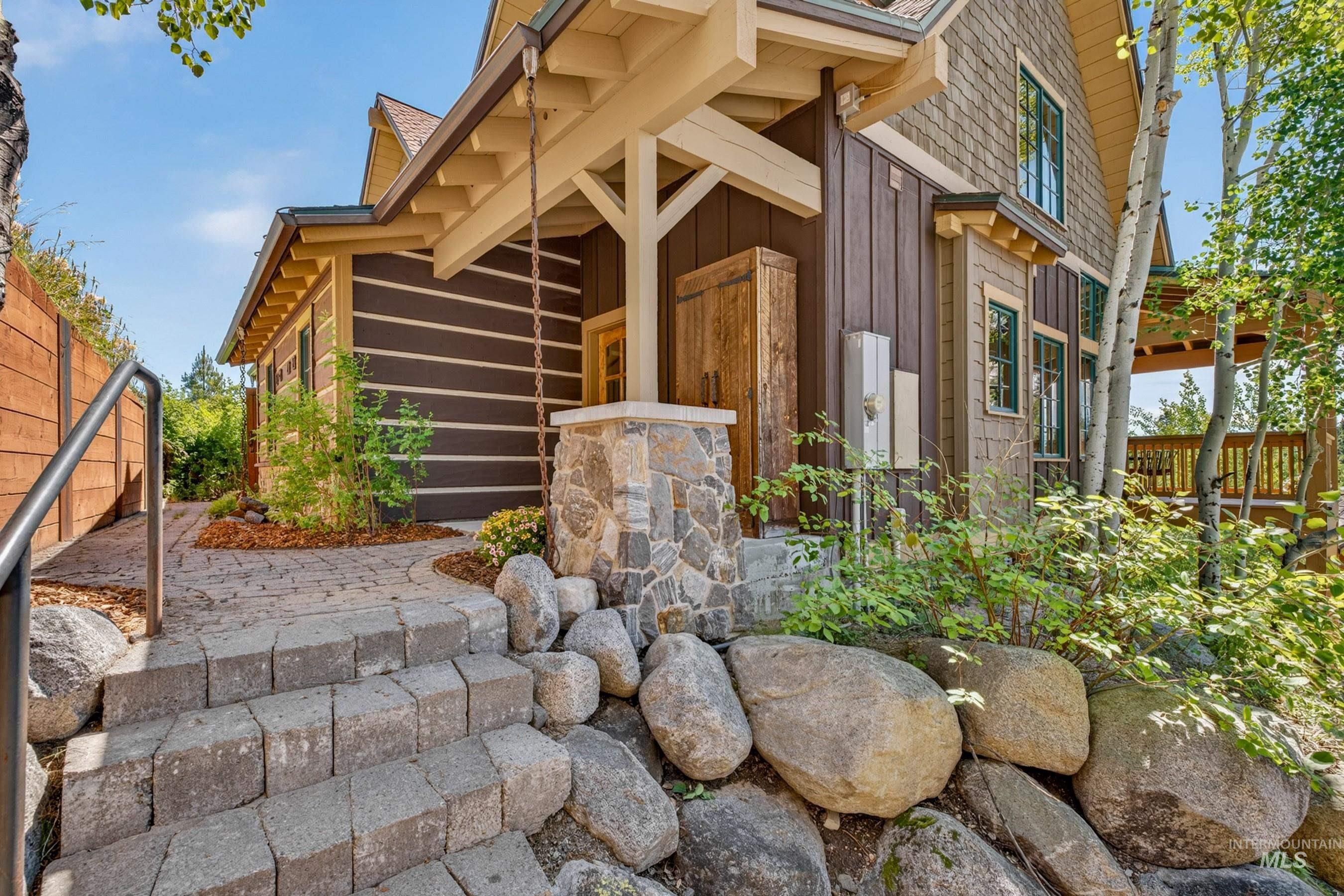 14 Golden Bench Court, Donnelly, Idaho 83615, 2 Bedrooms, 3 Bathrooms, Residential For Sale, Price $950,000, 98993017