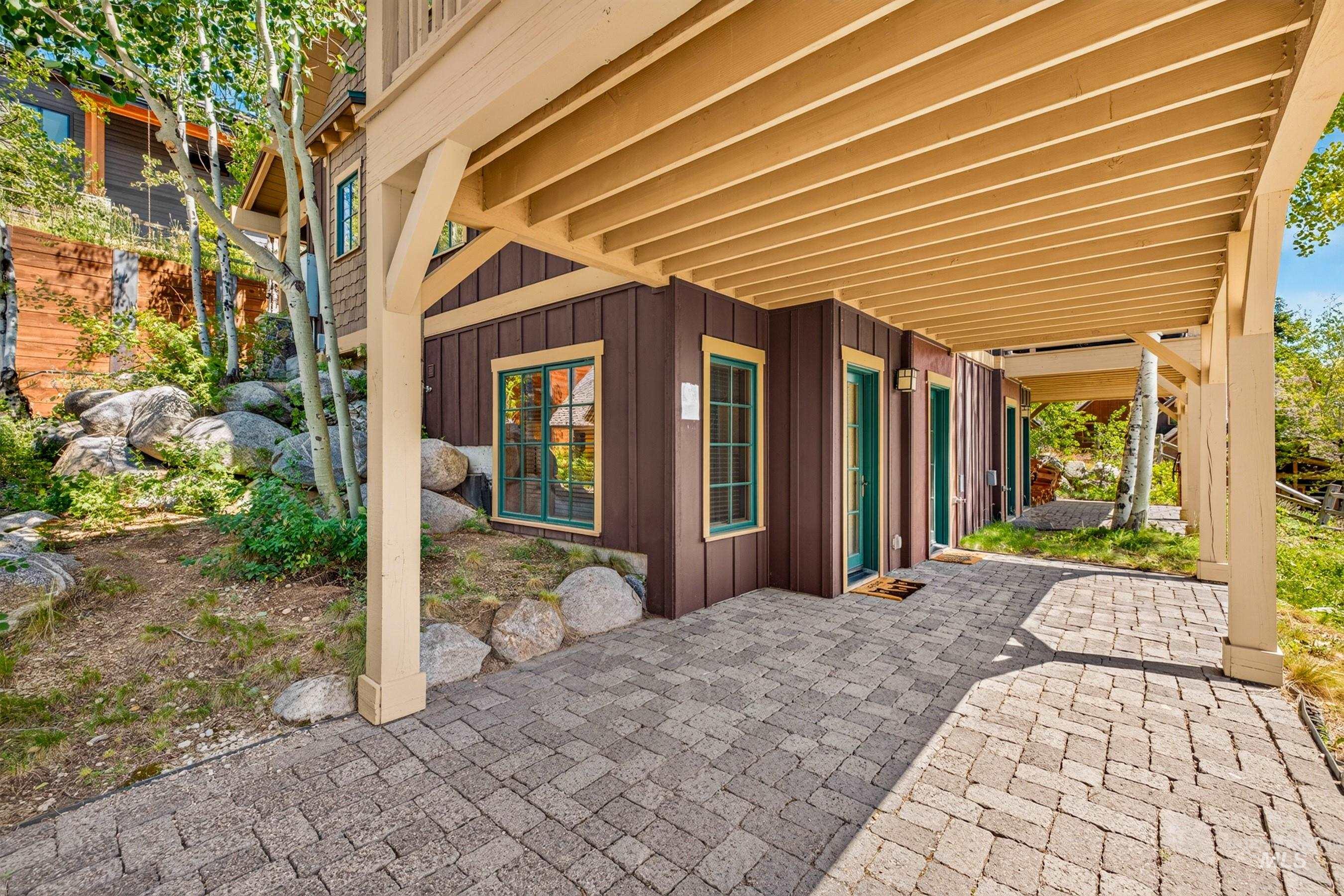 14 Golden Bench Court, Donnelly, Idaho 83615, 2 Bedrooms, 3 Bathrooms, Residential For Sale, Price $950,000, 98993017
