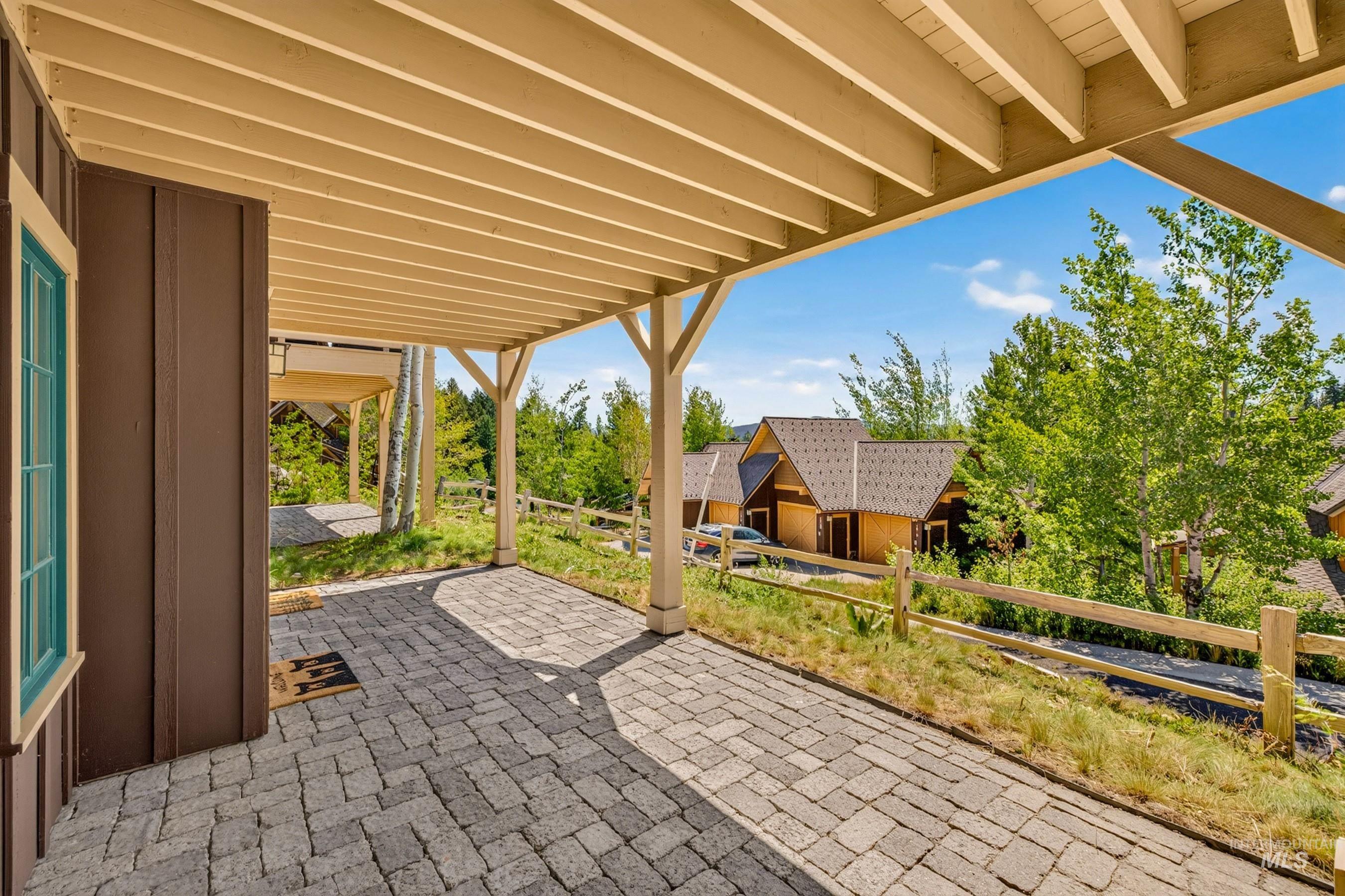 14 Golden Bench Court, Donnelly, Idaho 83615, 2 Bedrooms, 3 Bathrooms, Residential For Sale, Price $950,000, 98993017