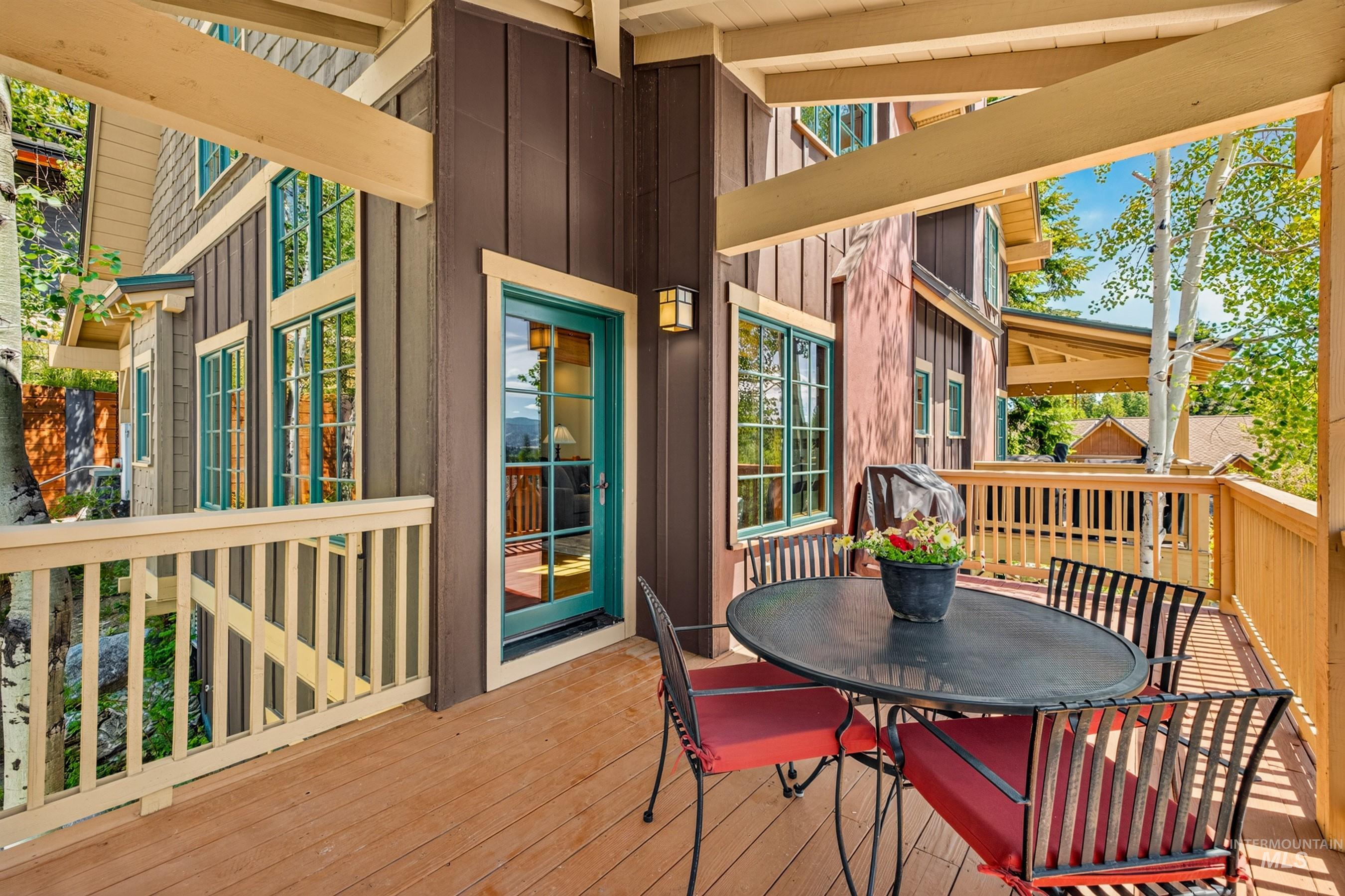 14 Golden Bench Court, Donnelly, Idaho 83615, 2 Bedrooms, 3 Bathrooms, Residential For Sale, Price $950,000, 98993017
