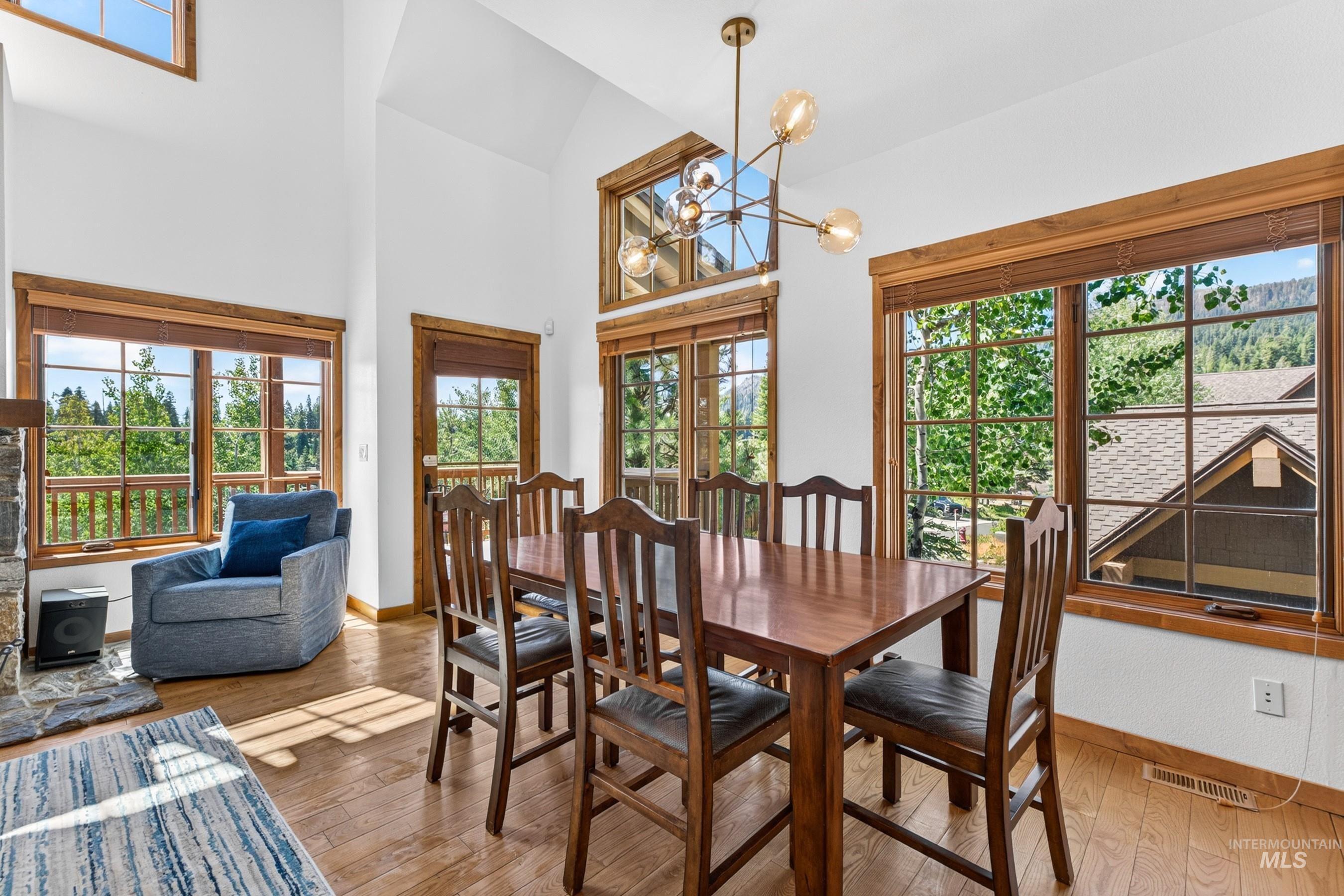 14 Golden Bench Court, Donnelly, Idaho 83615, 2 Bedrooms, 3 Bathrooms, Residential For Sale, Price $950,000, 98993017