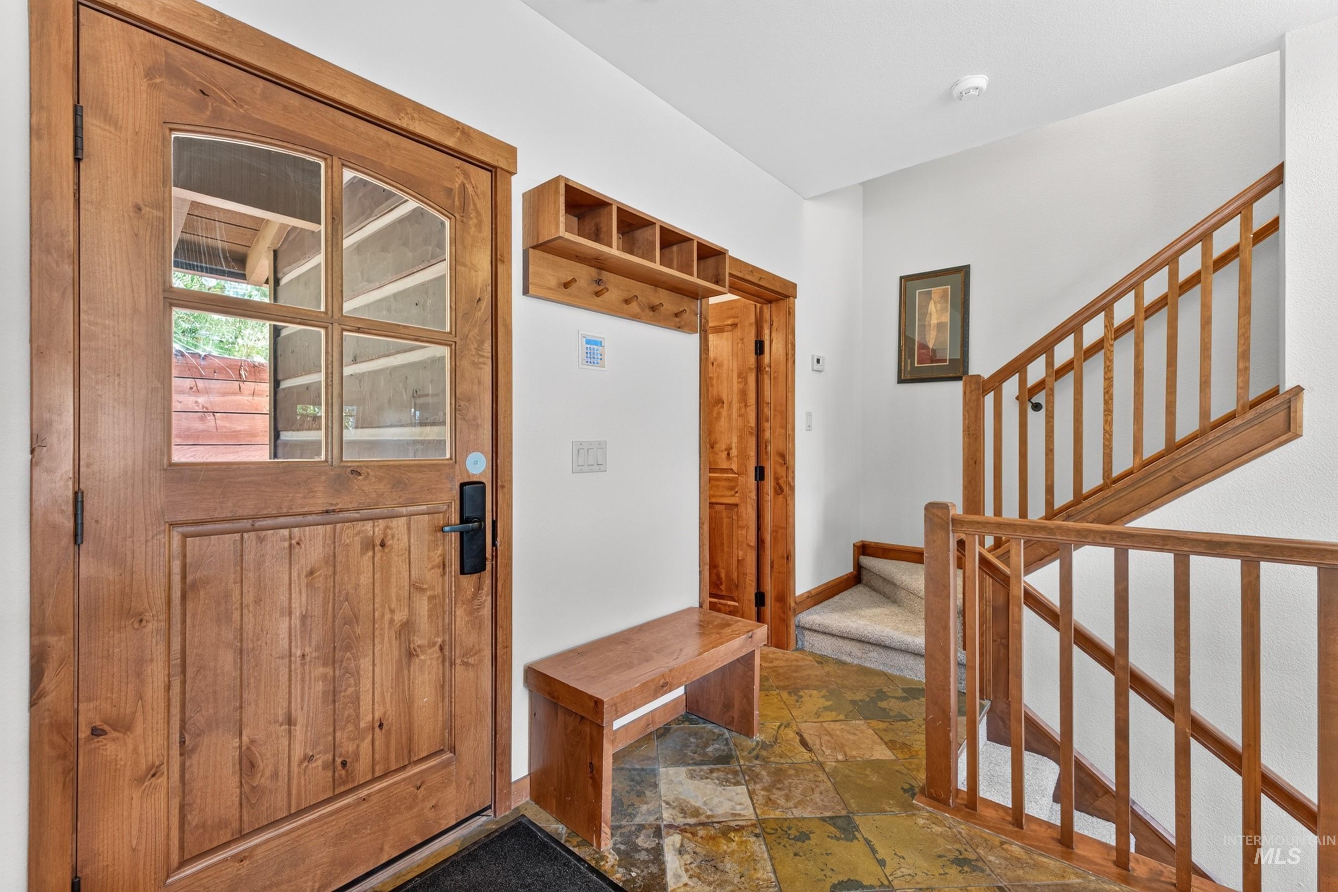 14 Golden Bench Court, Donnelly, Idaho 83615, 2 Bedrooms, 3 Bathrooms, Residential For Sale, Price $950,000, 98993017
