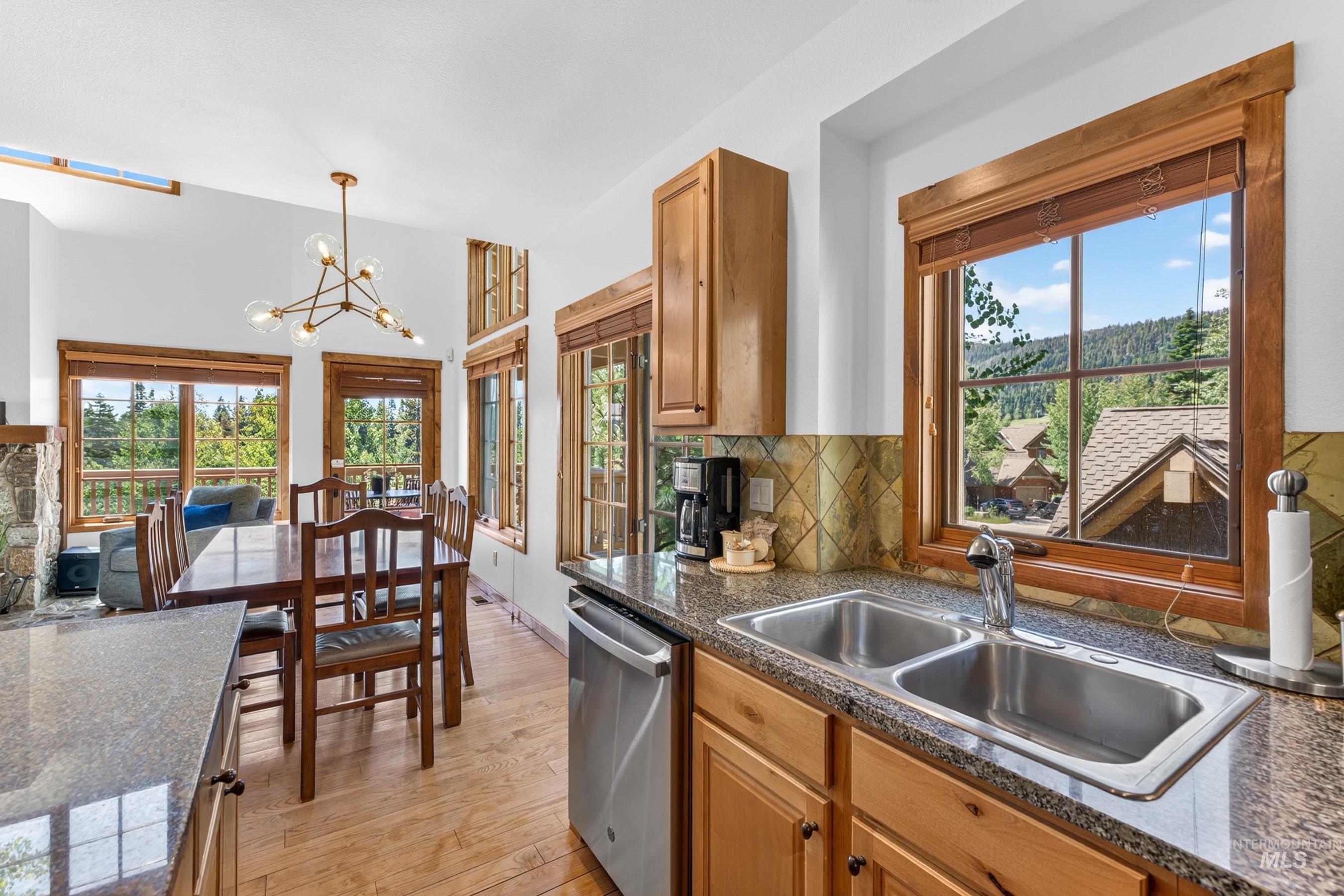 14 Golden Bench Court, Donnelly, Idaho 83615, 2 Bedrooms, 3 Bathrooms, Residential For Sale, Price $950,000, 98993017
