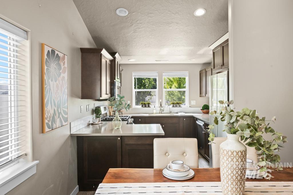 518 Belville Place, Caldwell, Idaho 83605, 3 Bedrooms, 2 Bathrooms, Residential For Sale, Price $380,000, 98993020