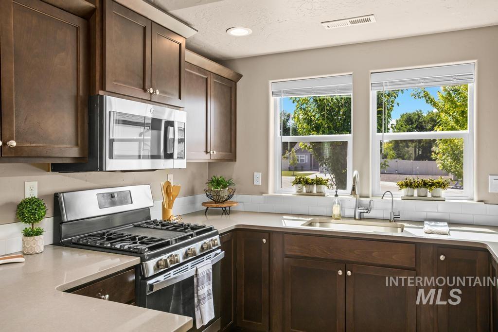518 Belville Place, Caldwell, Idaho 83605, 3 Bedrooms, 2 Bathrooms, Residential For Sale, Price $380,000, 98993020