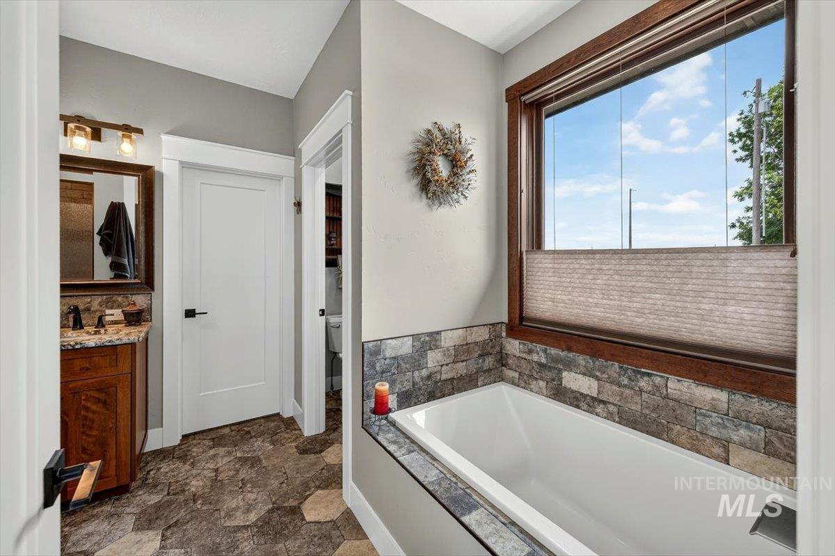 6255 Bennett Rd., Nampa, Idaho 83686, 3 Bedrooms, 3 Bathrooms, Residential For Sale, Price $1,275,000,MLS 98993021