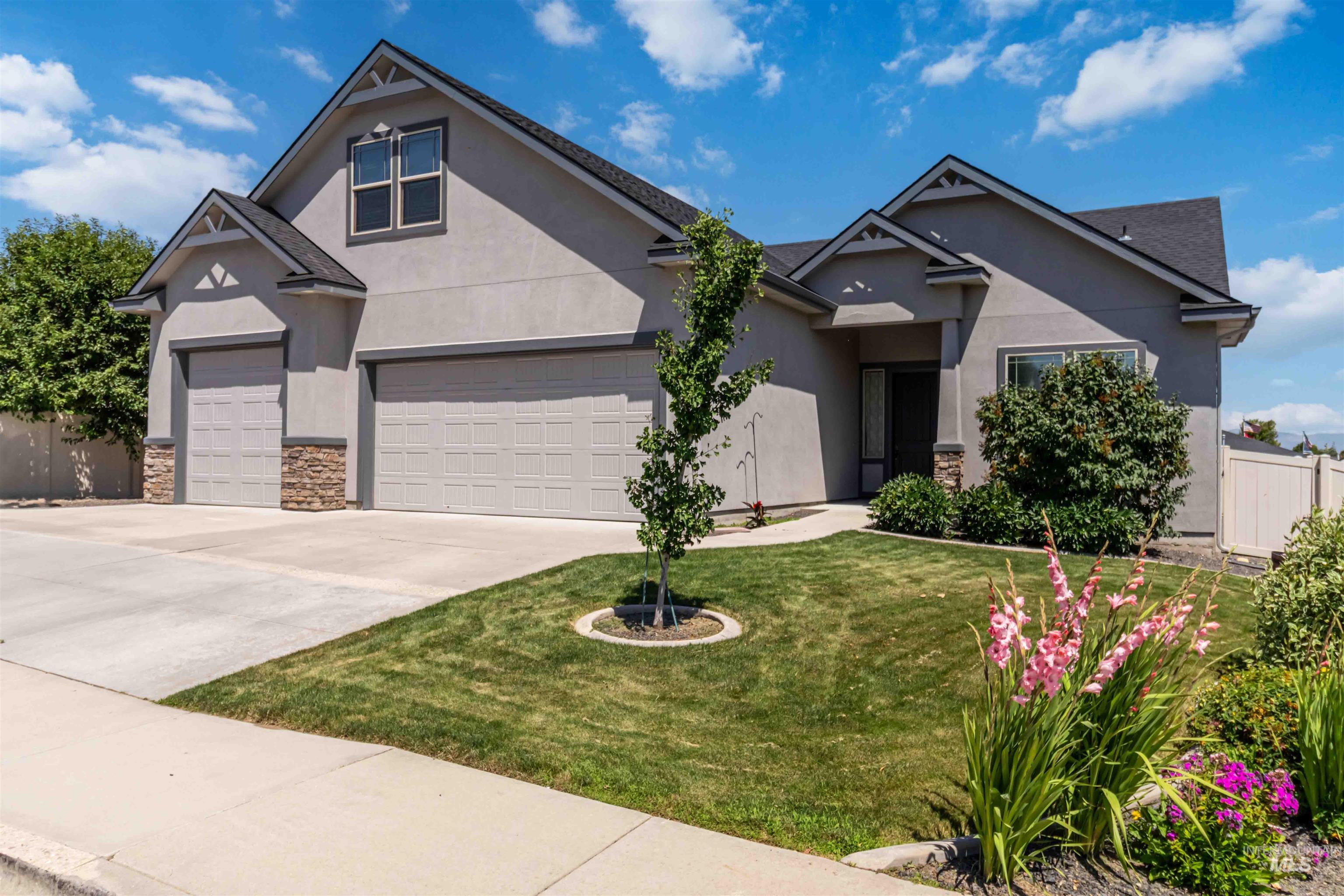 3218 N Cherry Laurel Way, Star, Idaho 83669, 4 Bedrooms, 3 Bathrooms, Residential For Sale, Price $719,900,MLS 98993022
