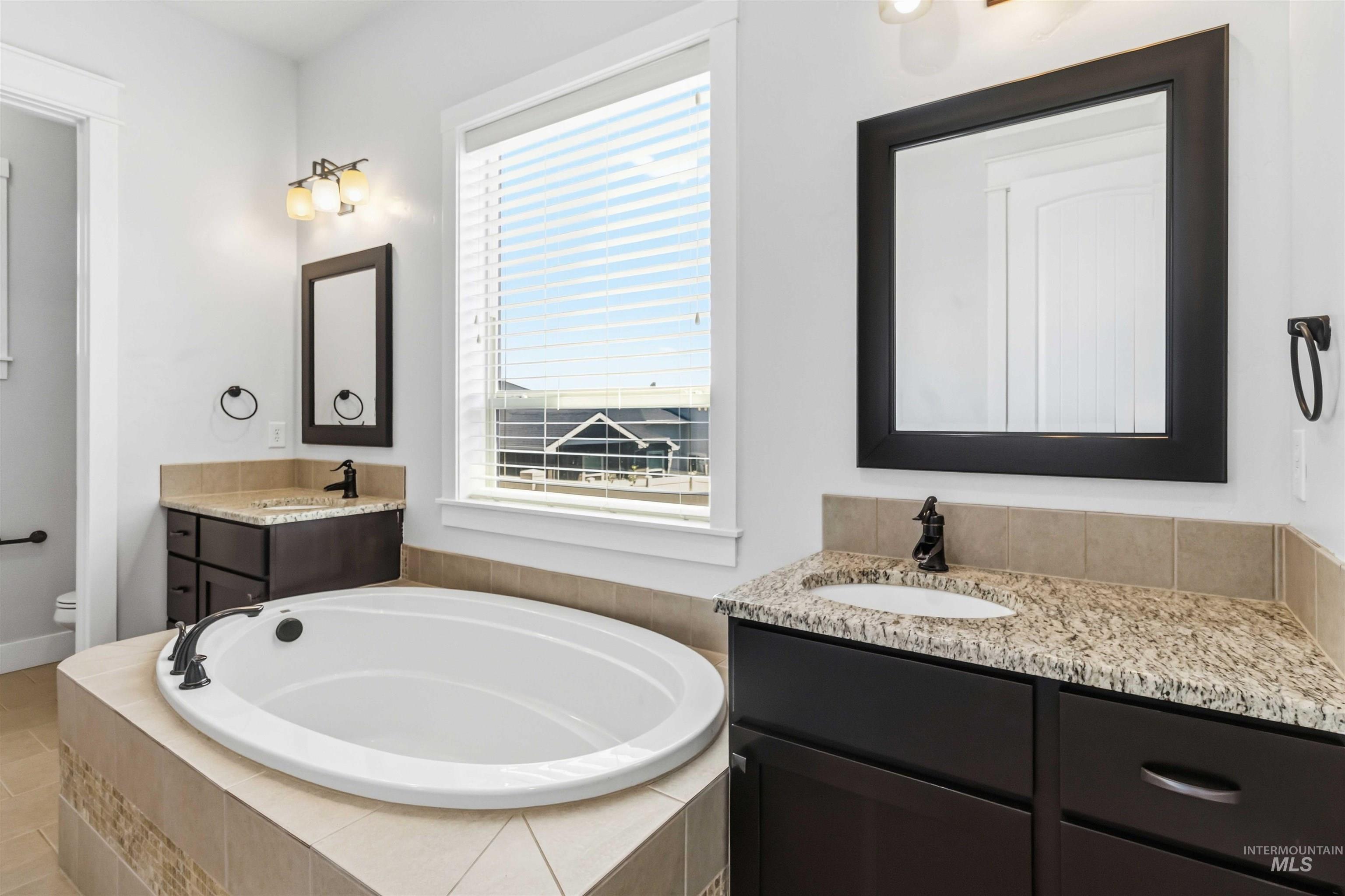 3218 N Cherry Laurel Way, Star, Idaho 83669, 4 Bedrooms, 3 Bathrooms, Residential For Sale, Price $719,900,MLS 98993022